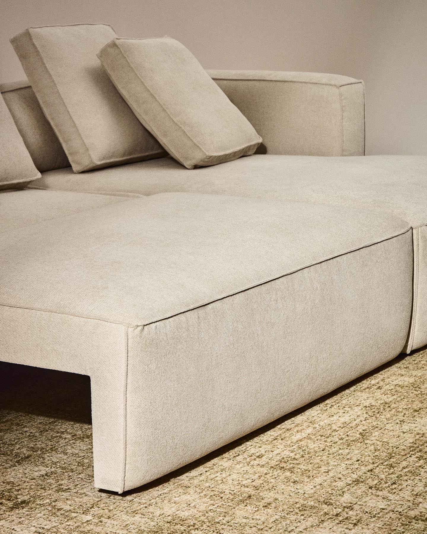 3-Sitzer Bettsofa Marela mit Chaiselongue rechts in beiger Chenille, 276 cm, FSC Mix Credit in Beige präsentiert im Onlineshop von KAQTU Design AG. Bettsofa ist von Kave Home