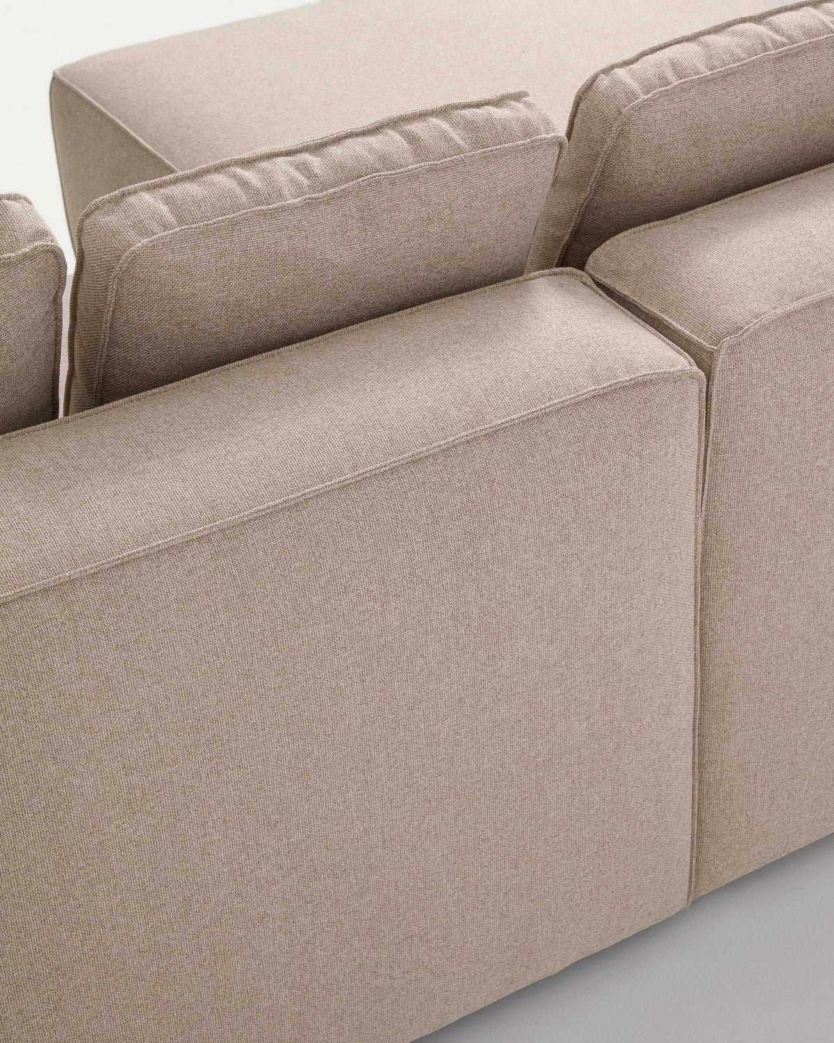 Beiges 3-Sitzer-Bettsofa Marela mit Chaiselongue links, Stoffbezug und schwarzen Beinen