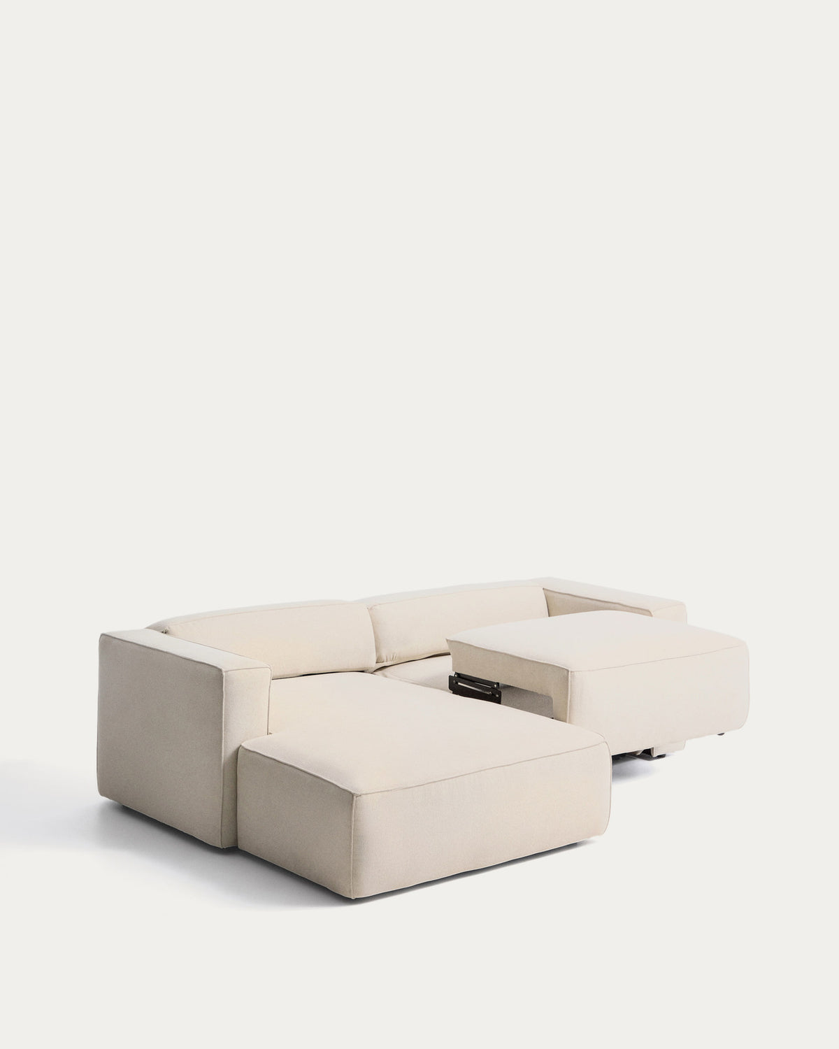 3-Sitzer-Bettsofa Marela in Écru mit Chenille-Bezug, Armlehnen, Chaiselongue links, schwarze Beine