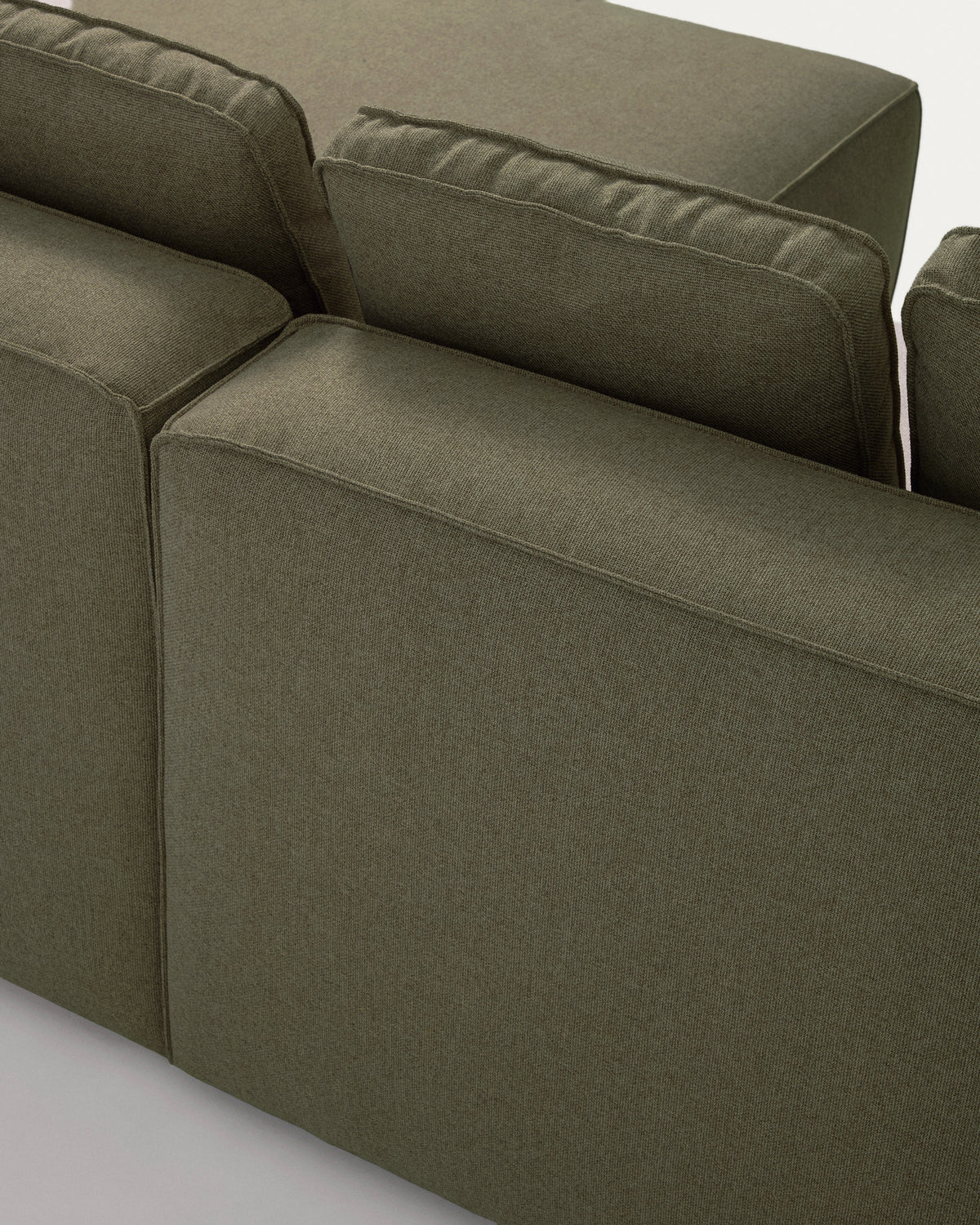Dunkelgrünes Bettsofa Marela mit Strukturbezug, Armlehnen und Chaiselongue rechts