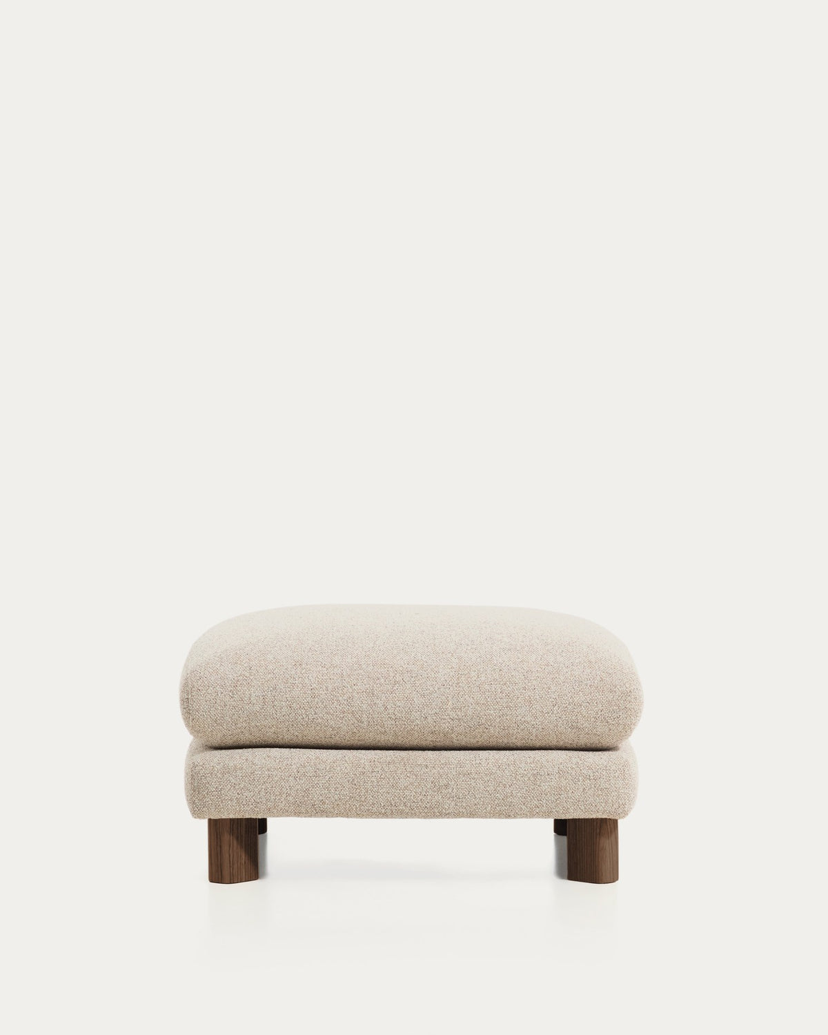 Beiges Pouf Fussablage Vera mit gepolsterter Sitzfläche und Beinen aus massivem Eschenholz mit dunkelbraunem Nussbaum-Finish