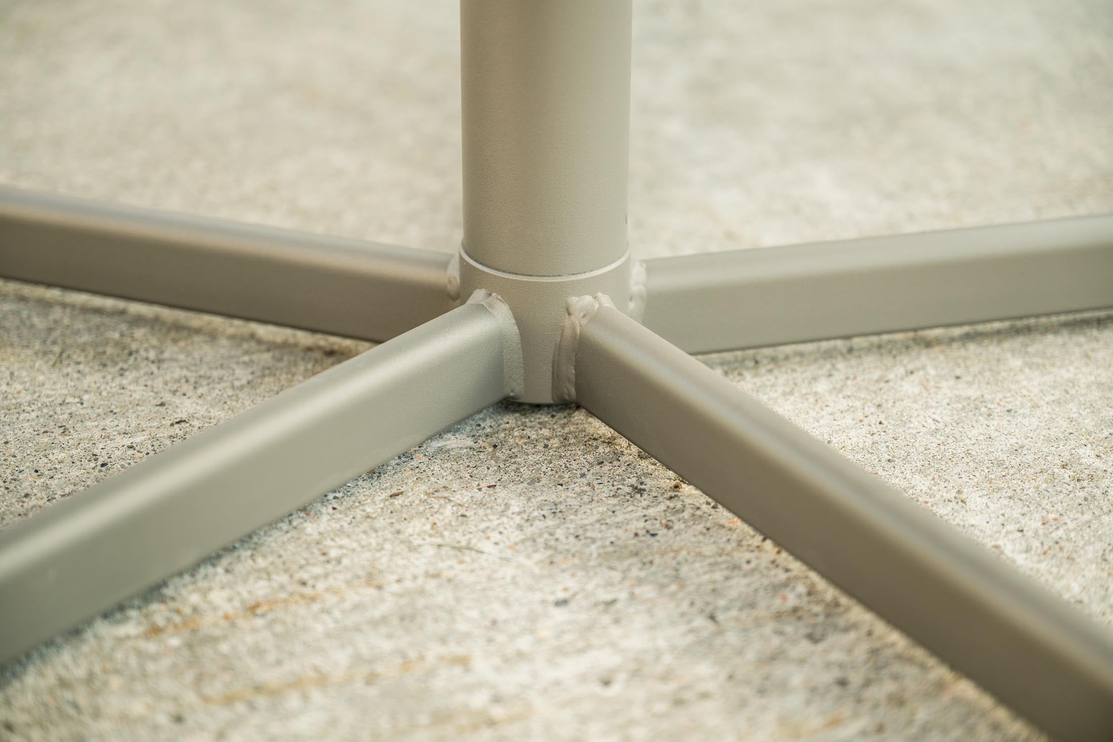 Eleganter, klappbarer Bodensee Glasfaser-Gartentisch ø100 mit wetterfesten, hitzebeständigen Materialien. Swiss Made, langlebig, leicht zu pflegen – ideal für Outdoor.