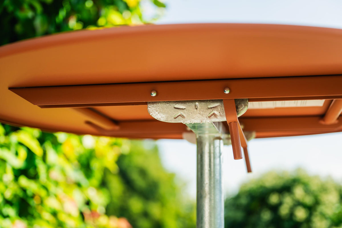 Rigi Metall-Stehtisch Outdoor ø80 / 110 klappbar in Buchsbaumgelb präsentiert im Onlineshop von KAQTU Design AG. Hochtisch Outdoor ist von Schaffner