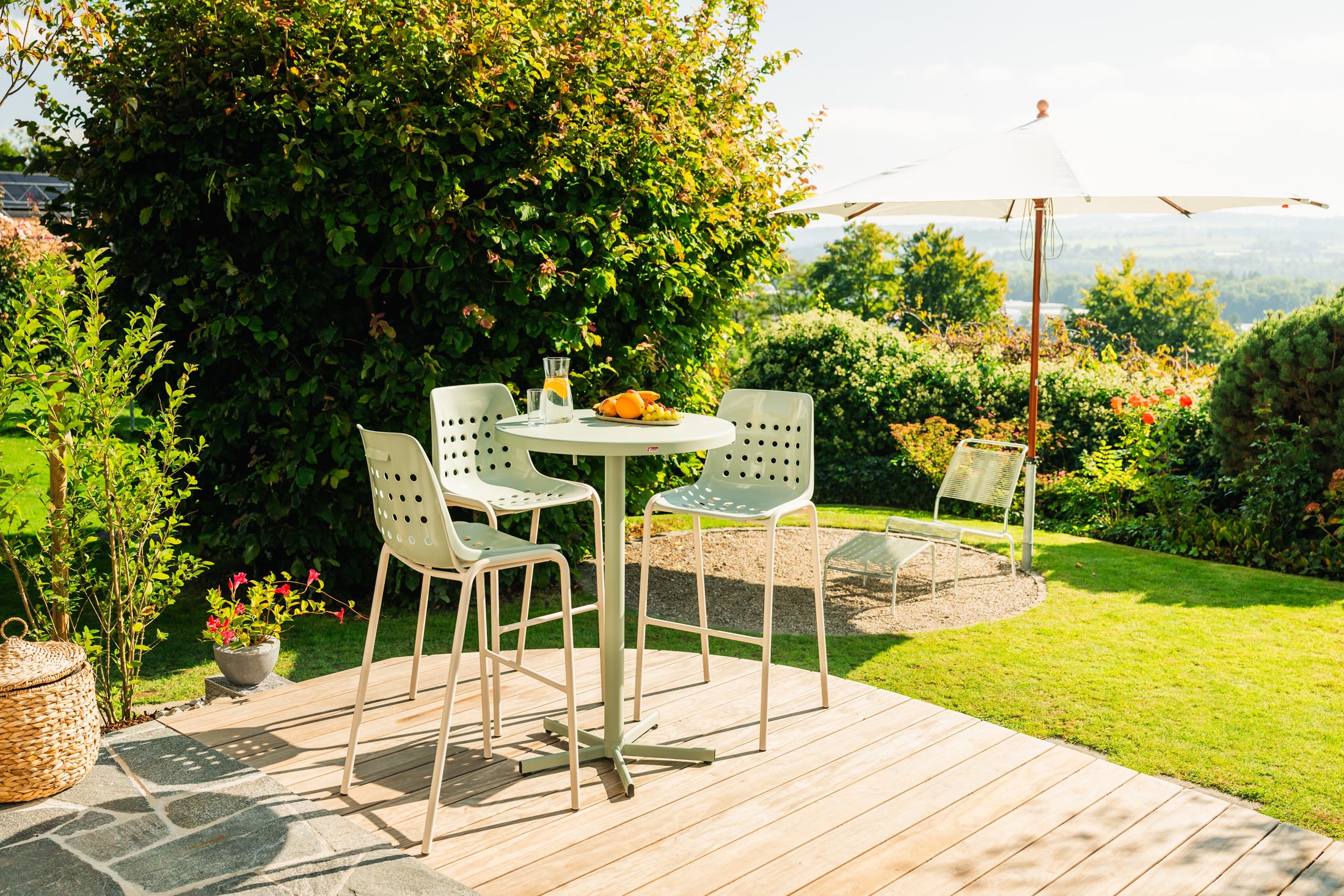 Bodensee Glasfaser-Stehtisch Outdoor ø75 / 110 klappbar in Graphit präsentiert im Onlineshop von KAQTU Design AG. Hochtisch Outdoor ist von Schaffner