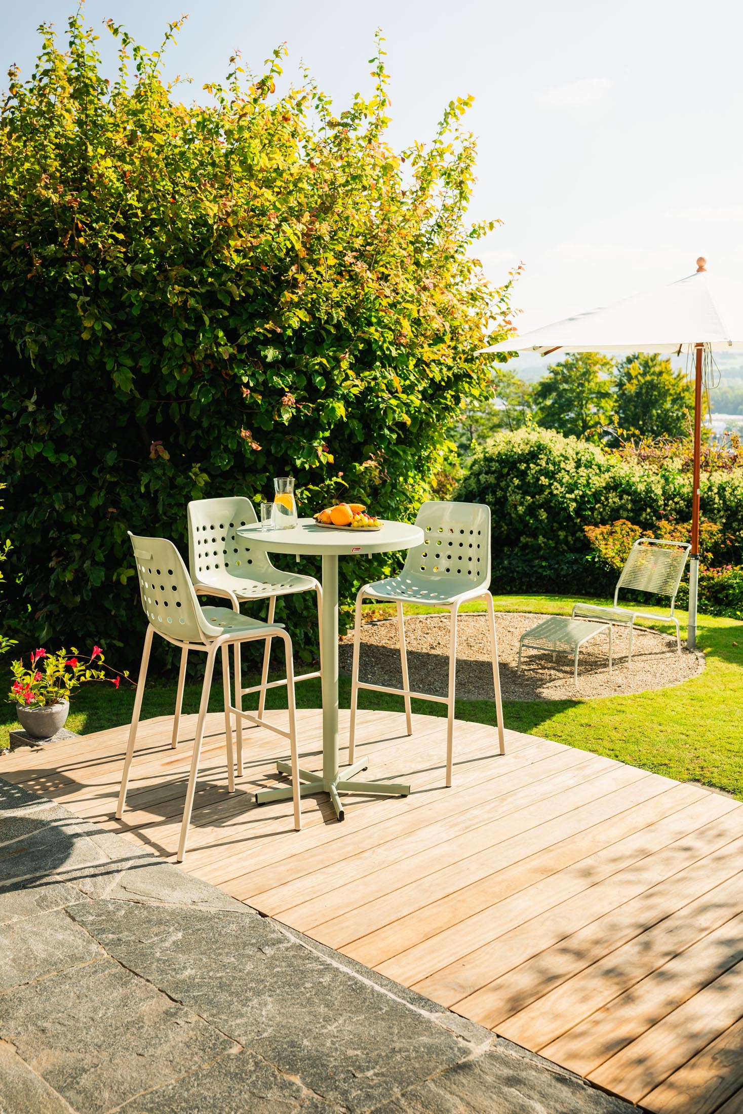 Bodensee Glasfaser-Stehtisch Outdoor ø75 / 110 klappbar in Graphit präsentiert im Onlineshop von KAQTU Design AG. Hochtisch Outdoor ist von Schaffner