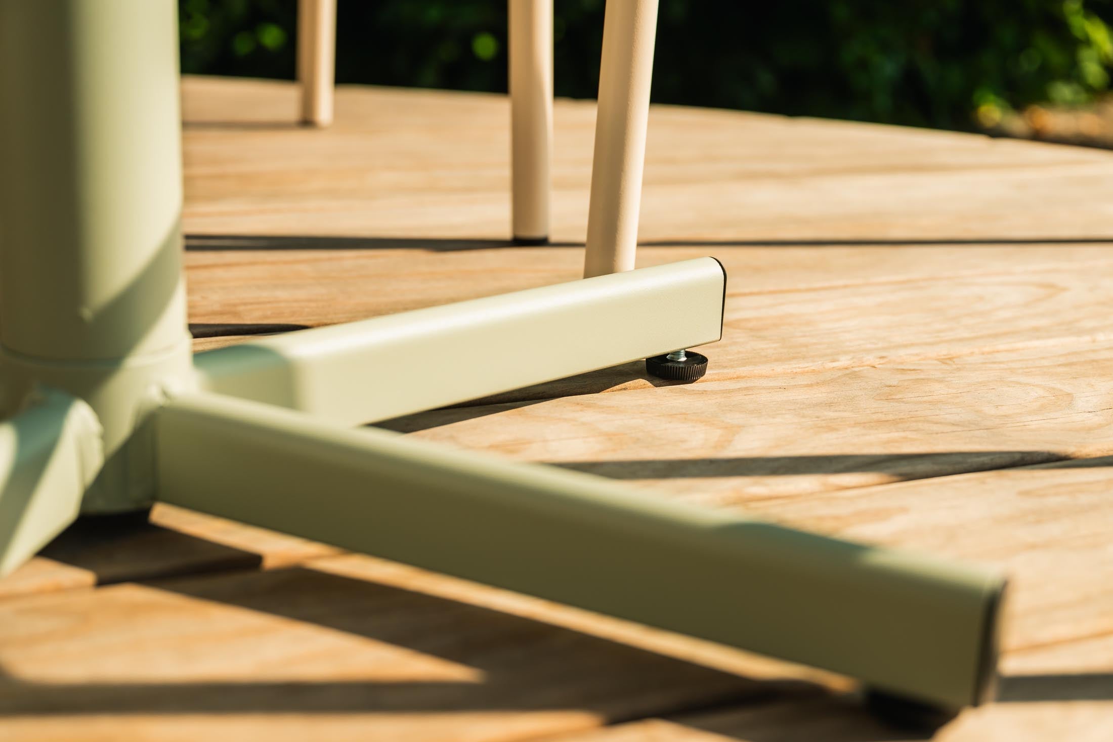 Bodensee Glasfaser-Stehtisch Outdoor ø75 / 110 klappbar in Graphit präsentiert im Onlineshop von KAQTU Design AG. Hochtisch Outdoor ist von Schaffner
