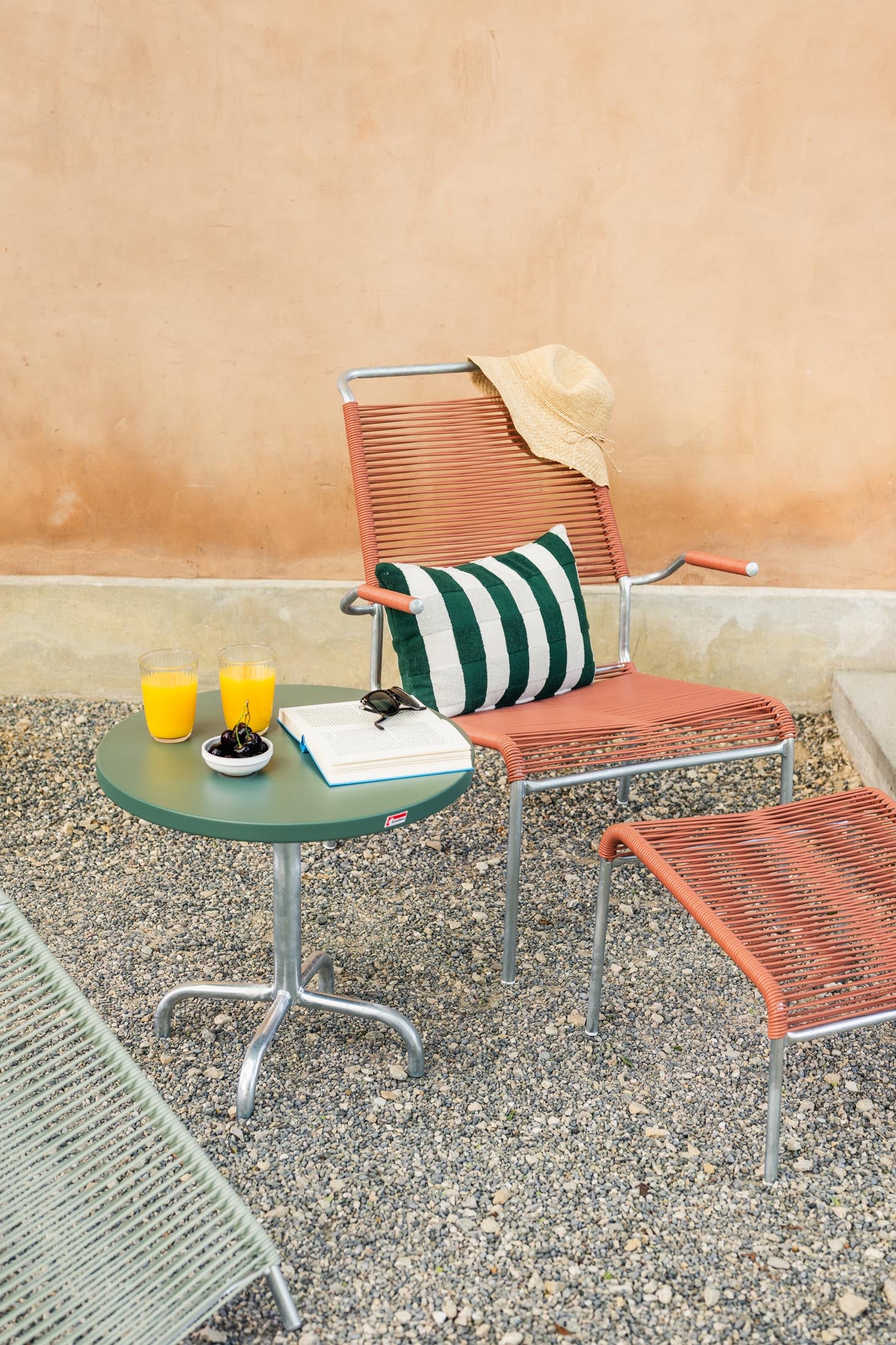 Hochwertiger Säntis Metall-Beistelltisch Outdoor ø54/50 von Schaffner – wetterfest, robust, leicht zerlegbar, Swiss Made, perfekt für Garten und Terrasse.