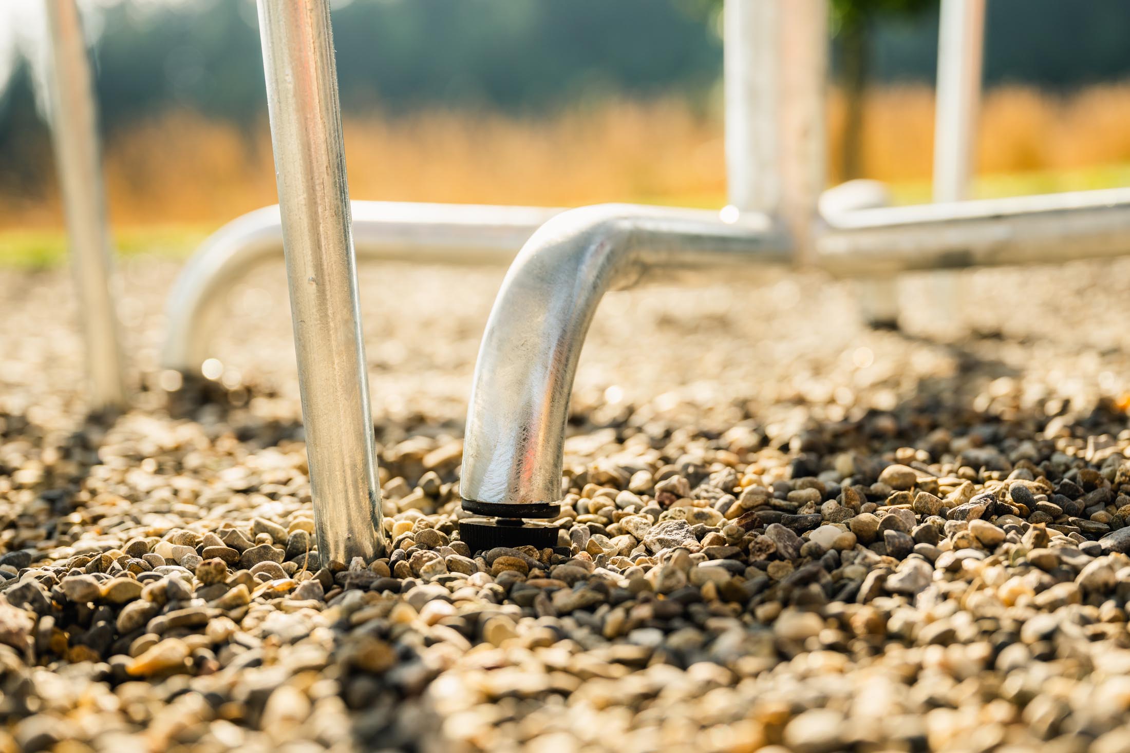 St. Moritz Metall-Gartentisch ø90 von Schaffner – wetterfest, robust, zeitloses Design, perfekt für kleine Gärten, Terrassen und gastronomische Außenbereiche.