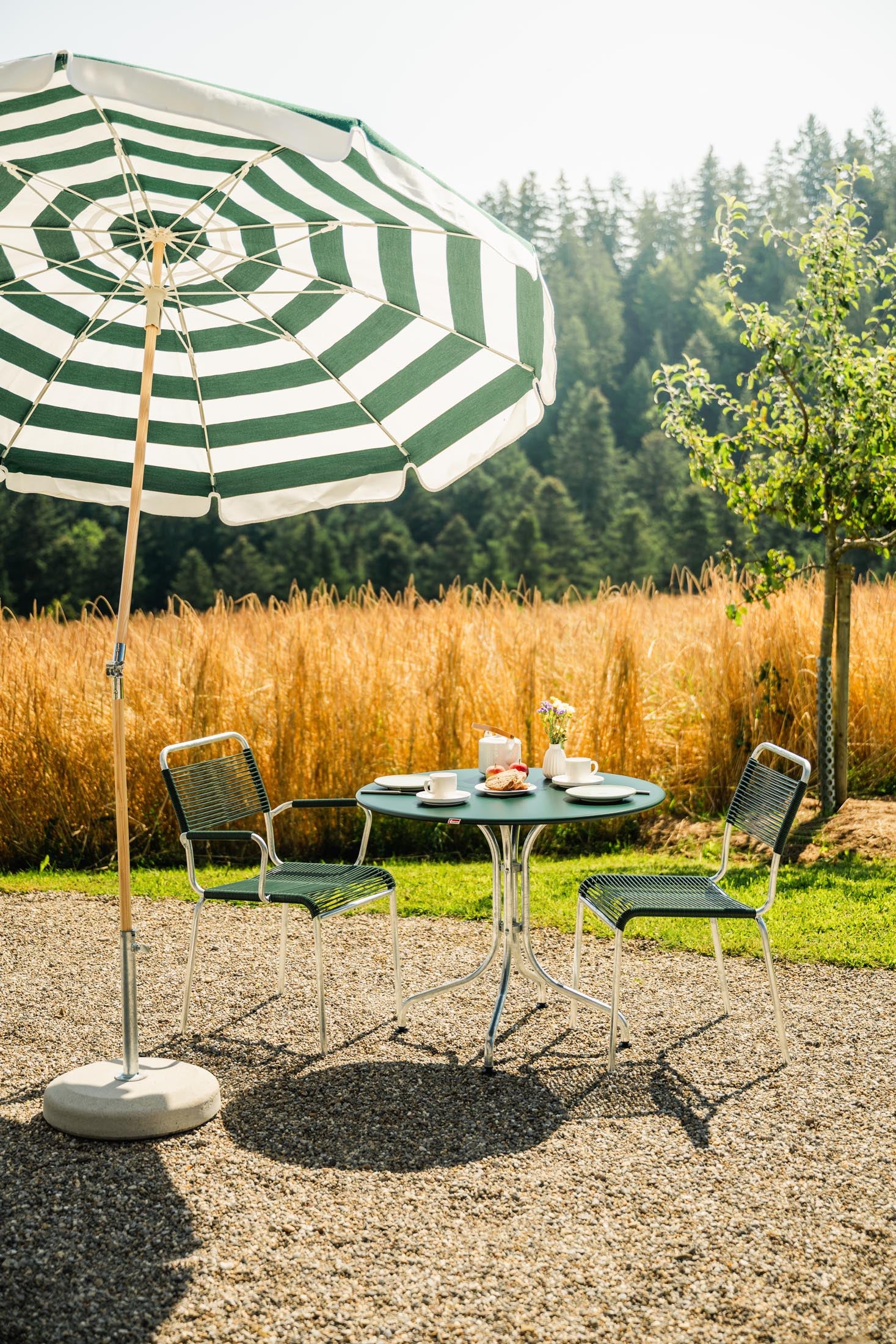 St. Moritz Metall-Gartentisch ø90 von Schaffner – eleganter, wetterfester Rundtisch aus Stahl, perfekt für kleine Gärten, Terrassen und Gastronomie im Außenbereich.