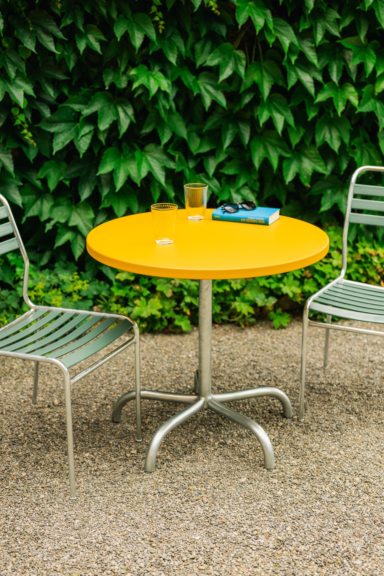 Säntis Metall-Gartentisch ø80 klappbar in Gelb präsentiert im Onlineshop von KAQTU Design AG. Gartentisch ist von Schaffner