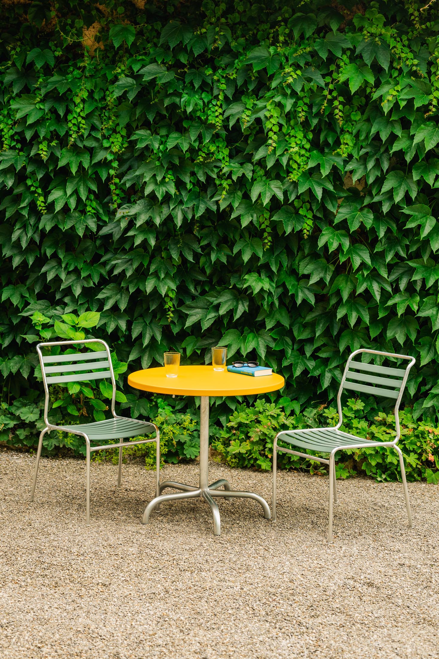 Säntis Metall-Gartentisch ø80 klappbar in Gelb präsentiert im Onlineshop von KAQTU Design AG. Gartentisch ist von Schaffner