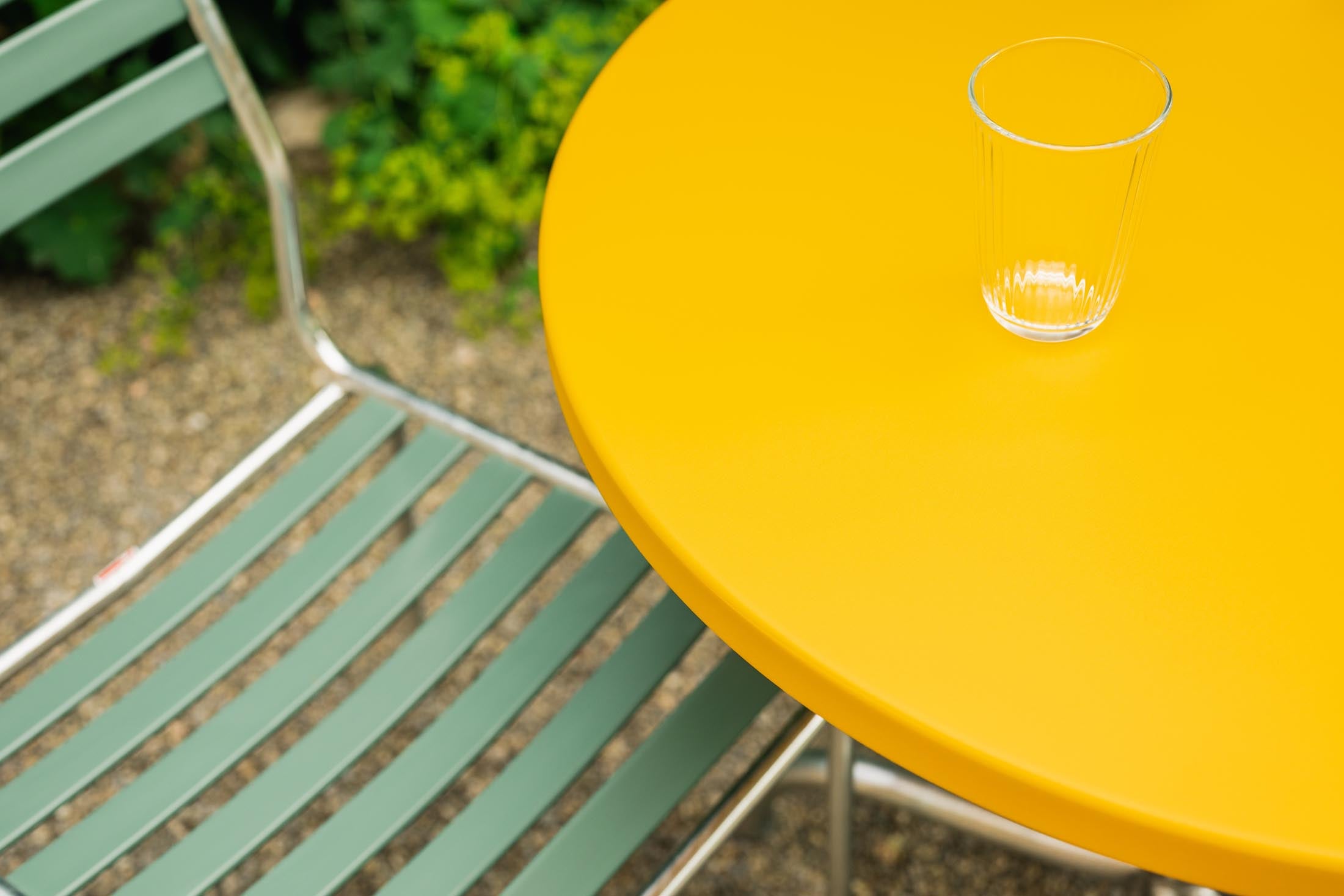 Säntis Metall-Gartentisch ø80 cm, klappbar, wetterfest, rostfrei, platzsparend, langlebig, Schweizer Qualität – perfekt für Garten, Balkon & Terrasse.