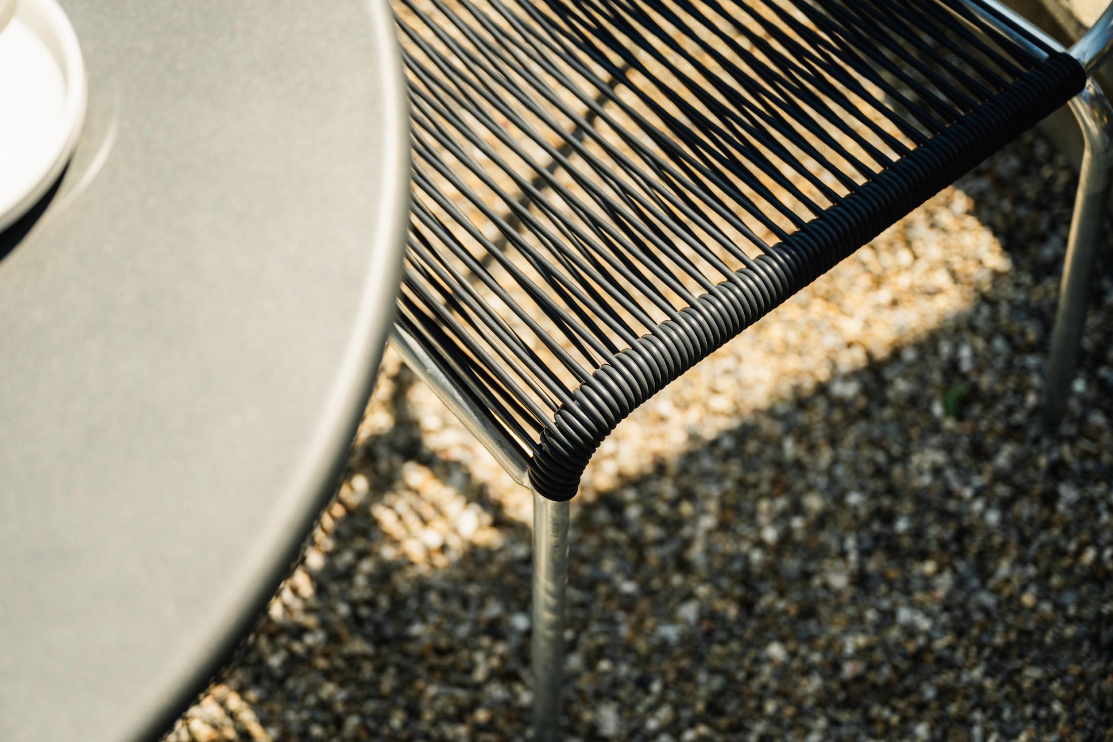 Moderner, wetterfester Davos Glasfaser-Gartentisch ø75, klappbar, UV-beständig, langlebig, pflegeleicht, ideal für Terrasse, Garten oder Gastronomie.