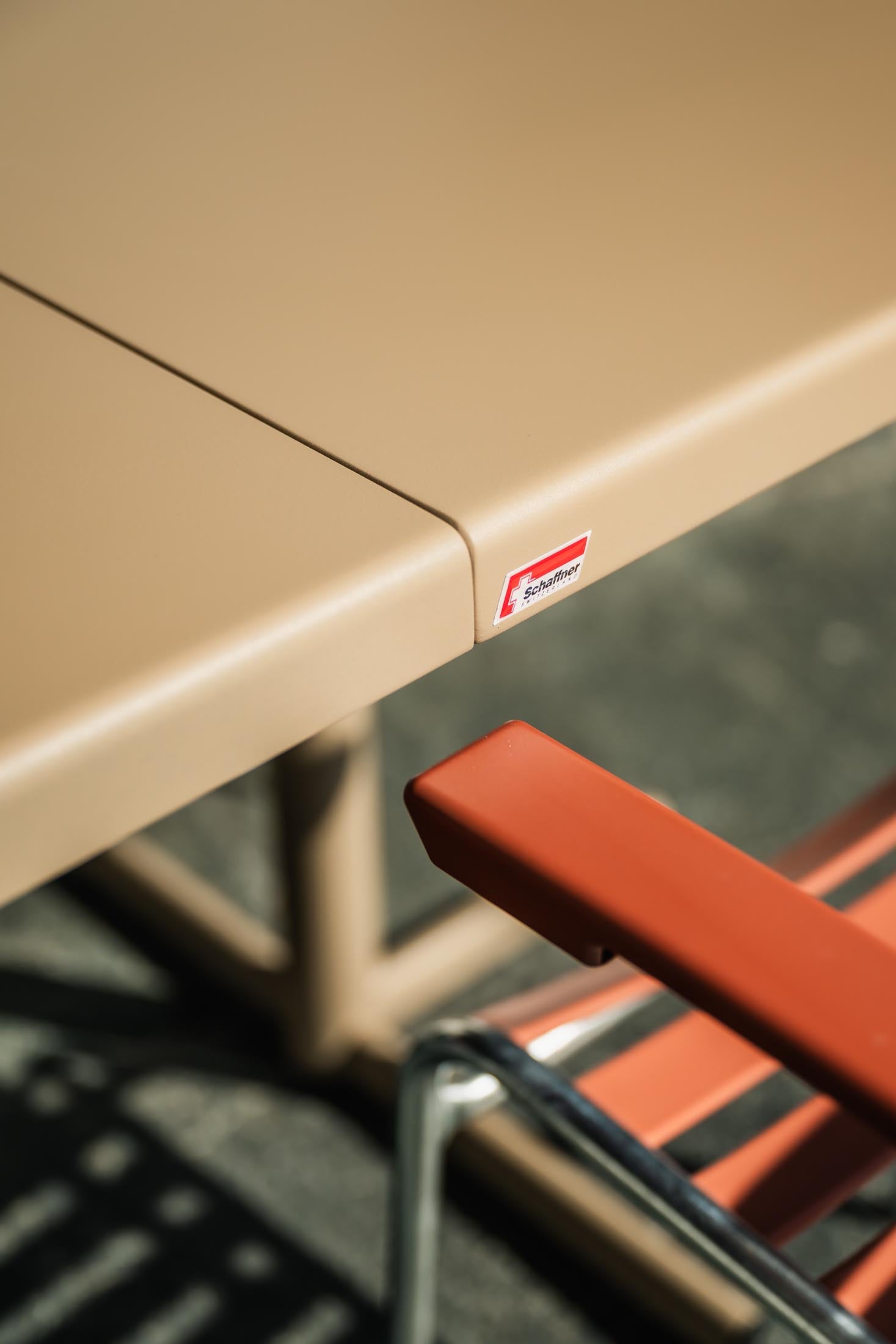 Moderner Bodensee Glasfaser-Gartentisch 160/218x95 cm, klappbar & ausziehbar, wetterfest, langlebig, Schweizer Qualität – perfekt für Garten, Balkon & Terrasse.