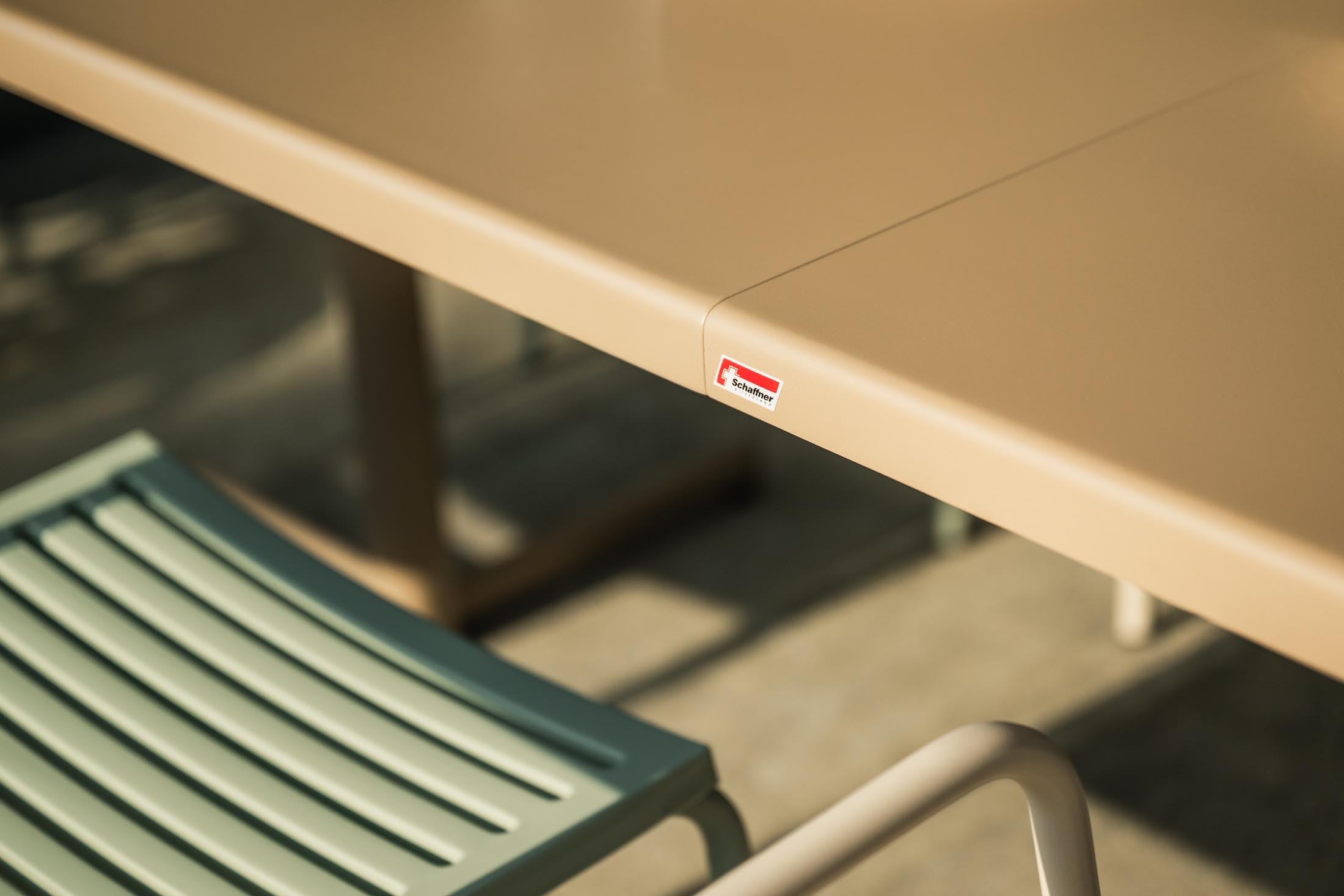 Moderner Bodensee Glasfaser-Gartentisch 160/218x95 cm, klappbar & ausziehbar, wetterfest, langlebig, Schweizer Qualität – perfekt für Garten, Terrasse oder Balkon.