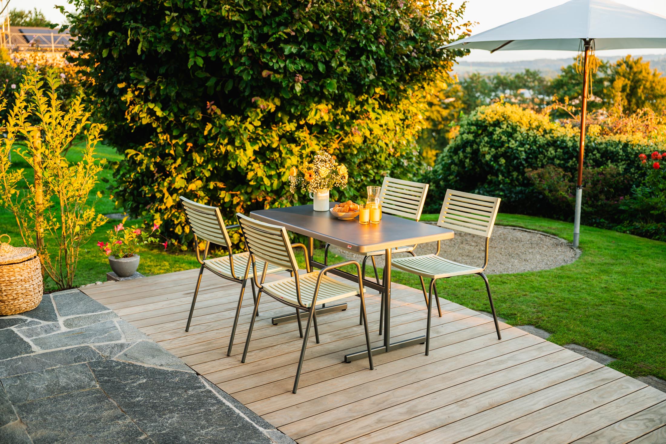 Bodensee Glasfaser-Gartentisch 120x70 klappbar in Graphit präsentiert im Onlineshop von KAQTU Design AG. Gartentisch ist von Schaffner