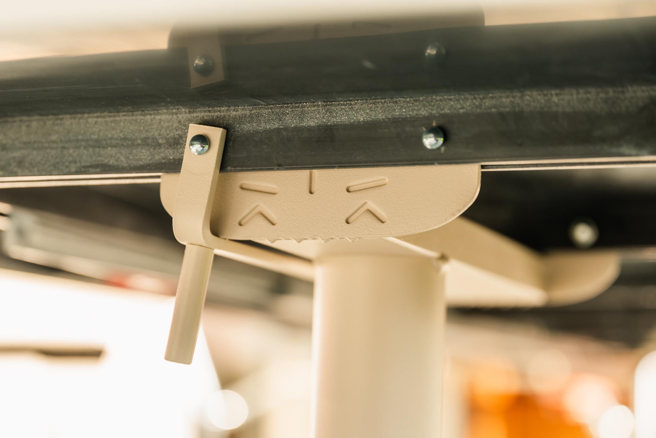 Moderner, wetterfester Bodensee Glasfaser-Gartentisch 140x80 cm, klappbar, langlebig, pflegeleicht, ideal für Garten, Balkon und Terrasse. Schweizer Qualität.