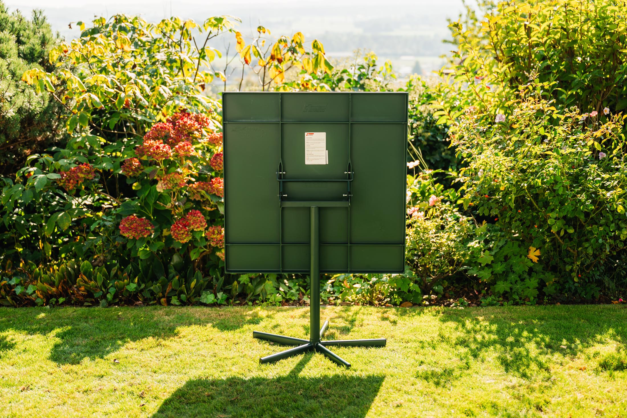 Bodensee Glasfaser-Gartentisch 80x80 klappbar in Graphit präsentiert im Onlineshop von KAQTU Design AG. Gartentisch ist von Schaffner