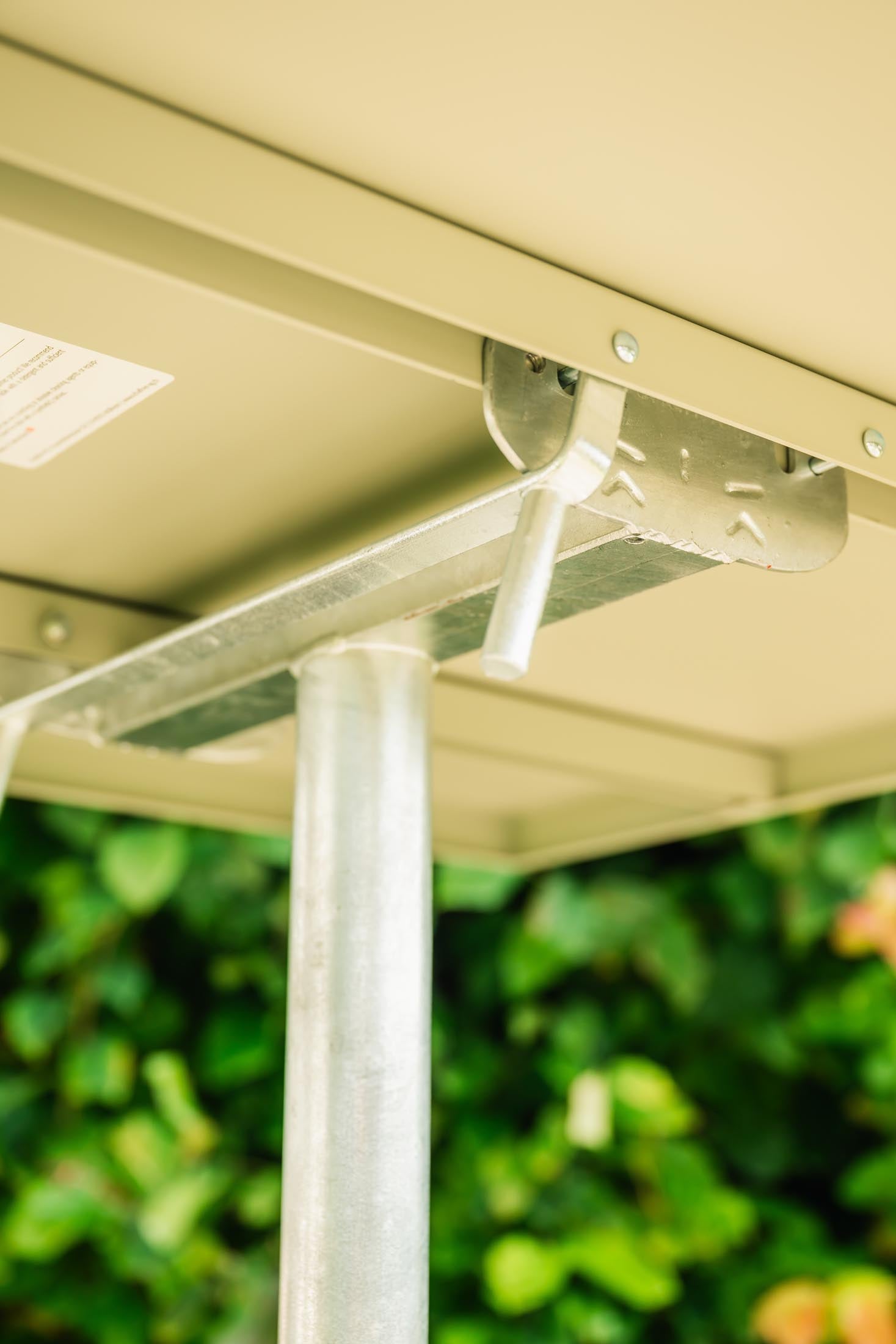 Säntis Metall-Stehtisch Outdoor 80x80 /110 klappbar in Pastellgrün präsentiert im Onlineshop von KAQTU Design AG. Hochtisch Outdoor ist von Schaffner