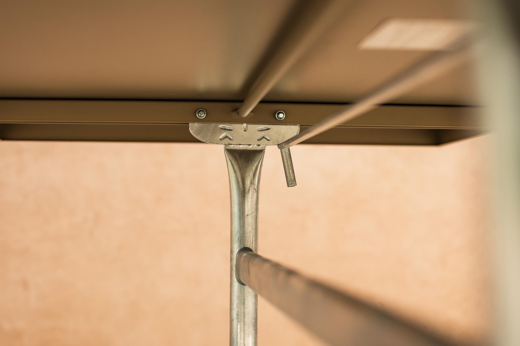 Wetterfester, klappbarer Säntis Metall-Stehtisch 130x70/110 von Schaffner – robust, langlebig, einfach zu transportieren und ideal für Outdoor-Garten, Terrasse oder Events.
