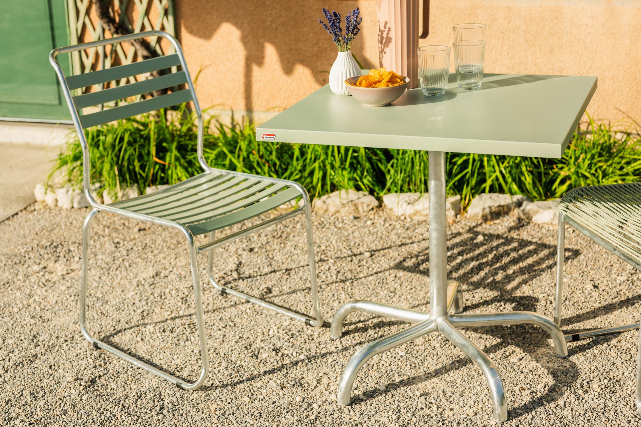 Säntis Metall-Gartentisch 80x80 klappbar in Pastellgrün präsentiert im Onlineshop von KAQTU Design AG. Gartentisch ist von Schaffner