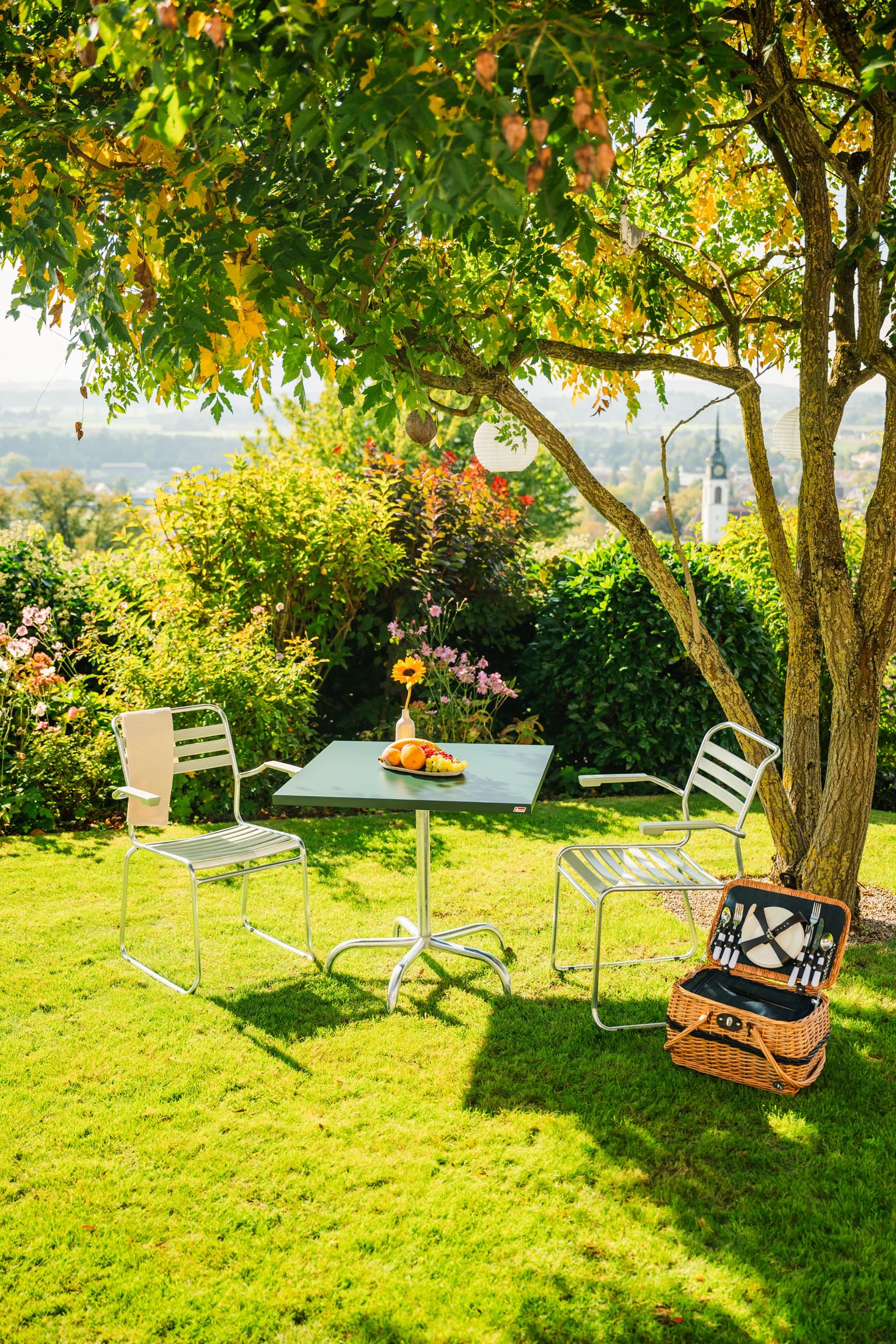 Säntis Metall-Gartentisch 80x80 klappbar in Tannengrün präsentiert im Onlineshop von KAQTU Design AG. Gartentisch ist von Schaffner