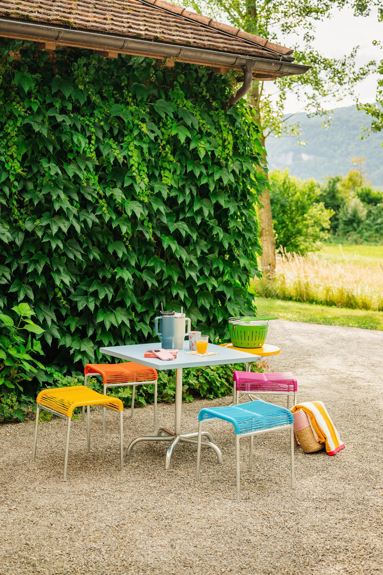 Säntis Metall-Gartentisch 80x80 klappbar in Pastellblau präsentiert im Onlineshop von KAQTU Design AG. Gartentisch ist von Schaffner