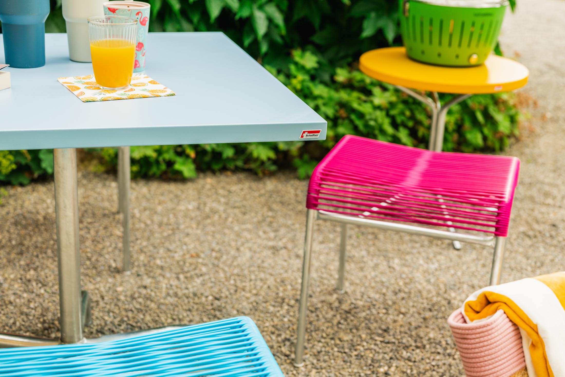 Säntis Metall-Gartentisch 80x80 klappbar in Pastellblau präsentiert im Onlineshop von KAQTU Design AG. Gartentisch ist von Schaffner