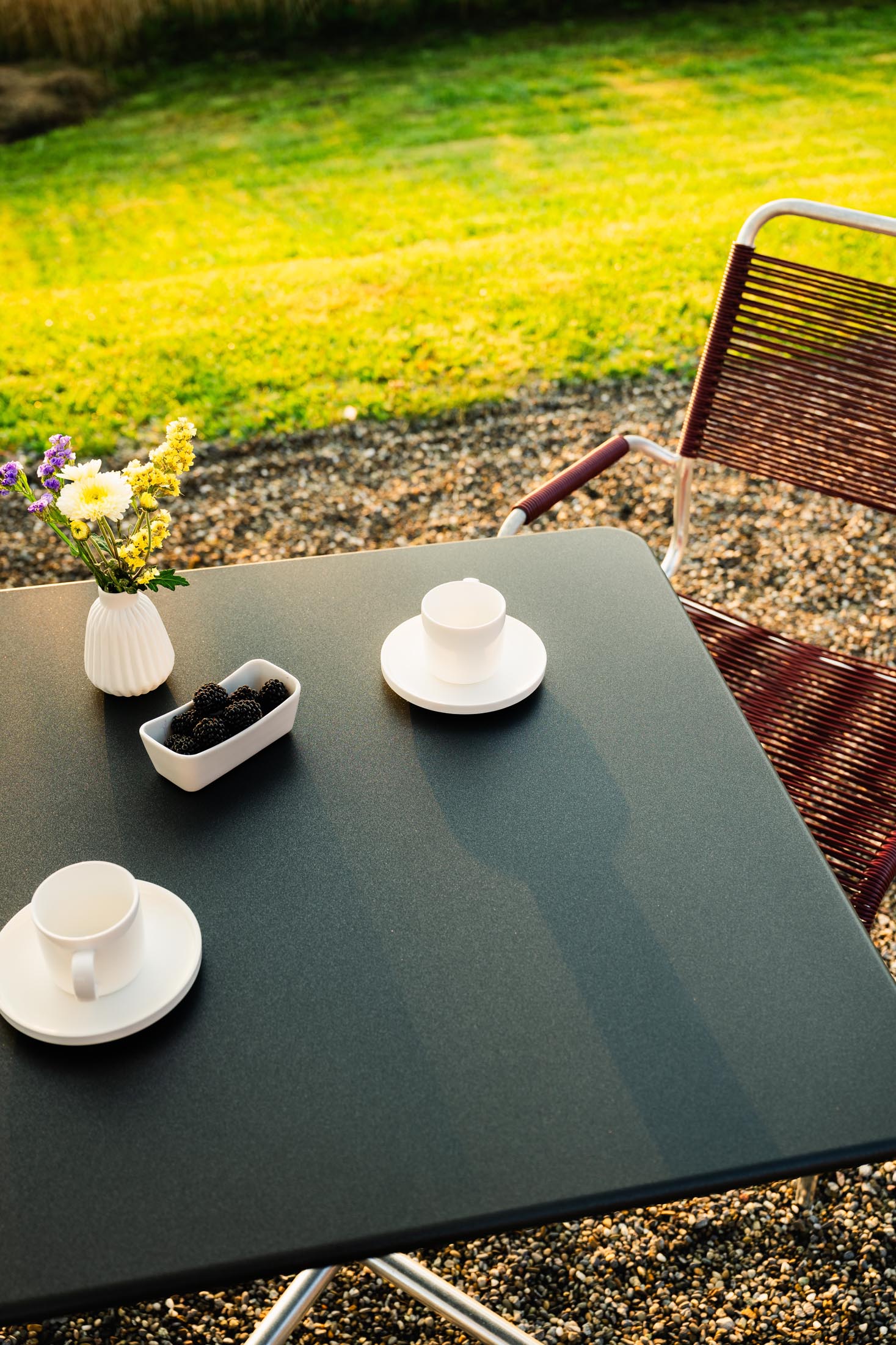 Rigi Metall-Gartentisch 80x80 klappbar in Anthrazit präsentiert im Onlineshop von KAQTU Design AG. Gartentisch ist von Schaffner