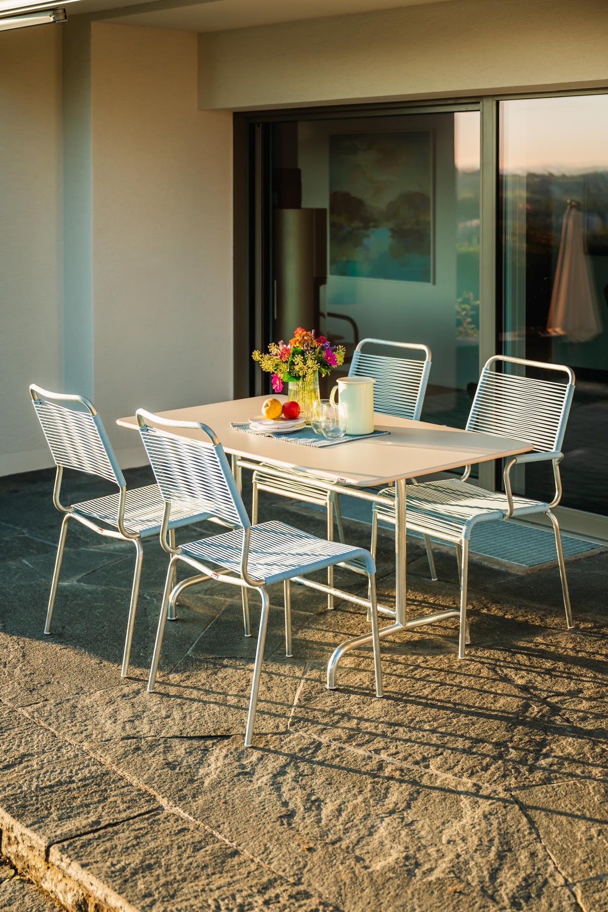 Rigi Metall-Gartentisch 140x80 klappbar in Pastellsand präsentiert im Onlineshop von KAQTU Design AG. Gartentisch ist von Schaffner