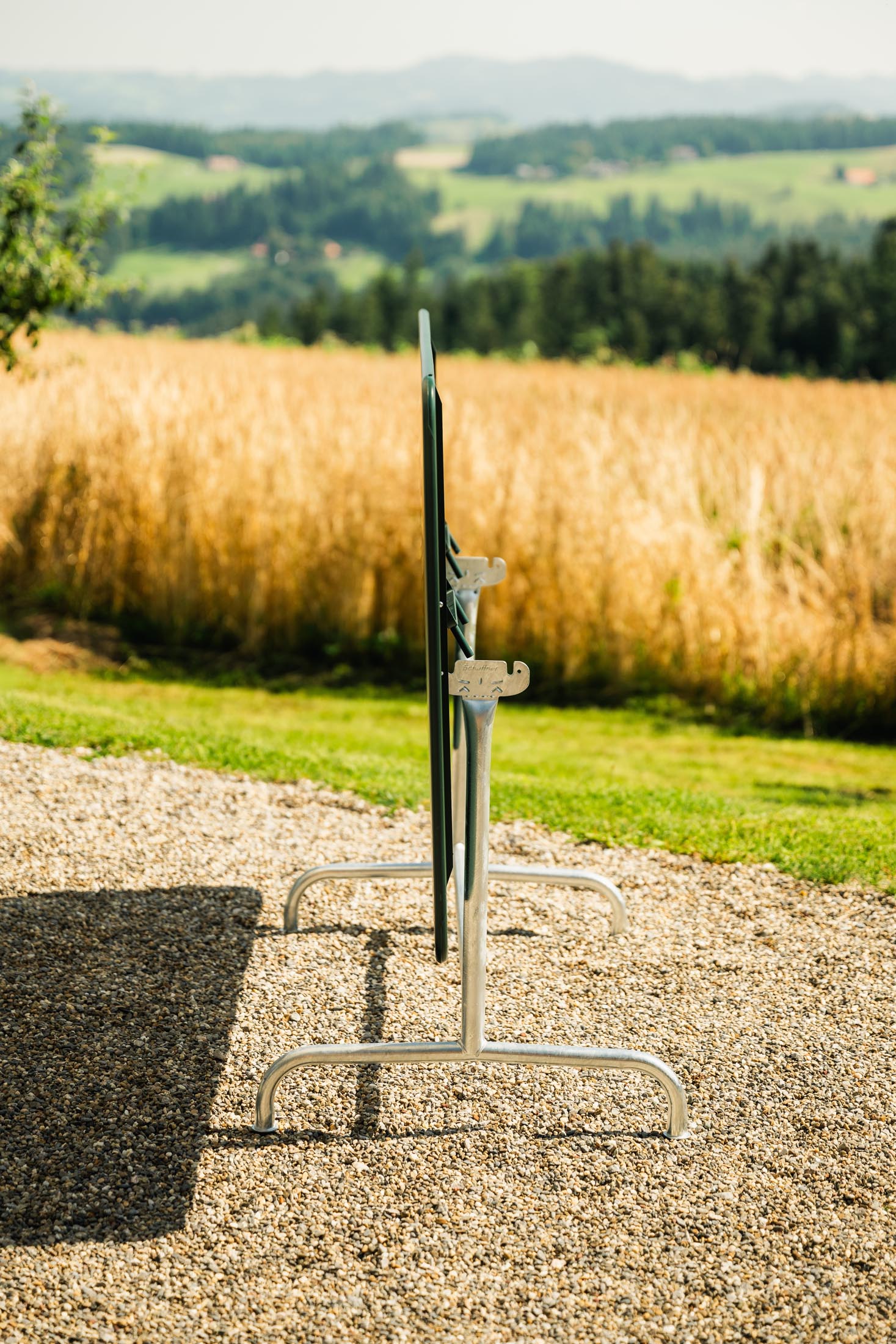 Rigi Metall-Gartentisch 240x80 klappbar in Tannengrün präsentiert im Onlineshop von KAQTU Design AG. Gartentisch ist von Schaffner