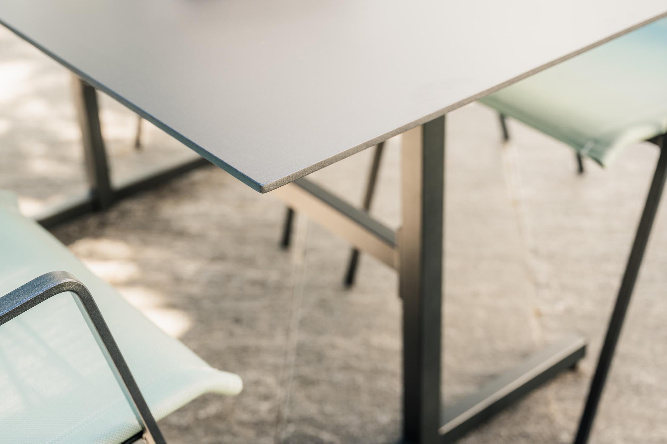 Hochwertiger, wetterfester Luzern Glasfaser-Gartentisch 120x80 cm, klappbar und ausziehbar, elegantes Design, langlebig, Swiss Made – ideal für Garten und Terrasse.