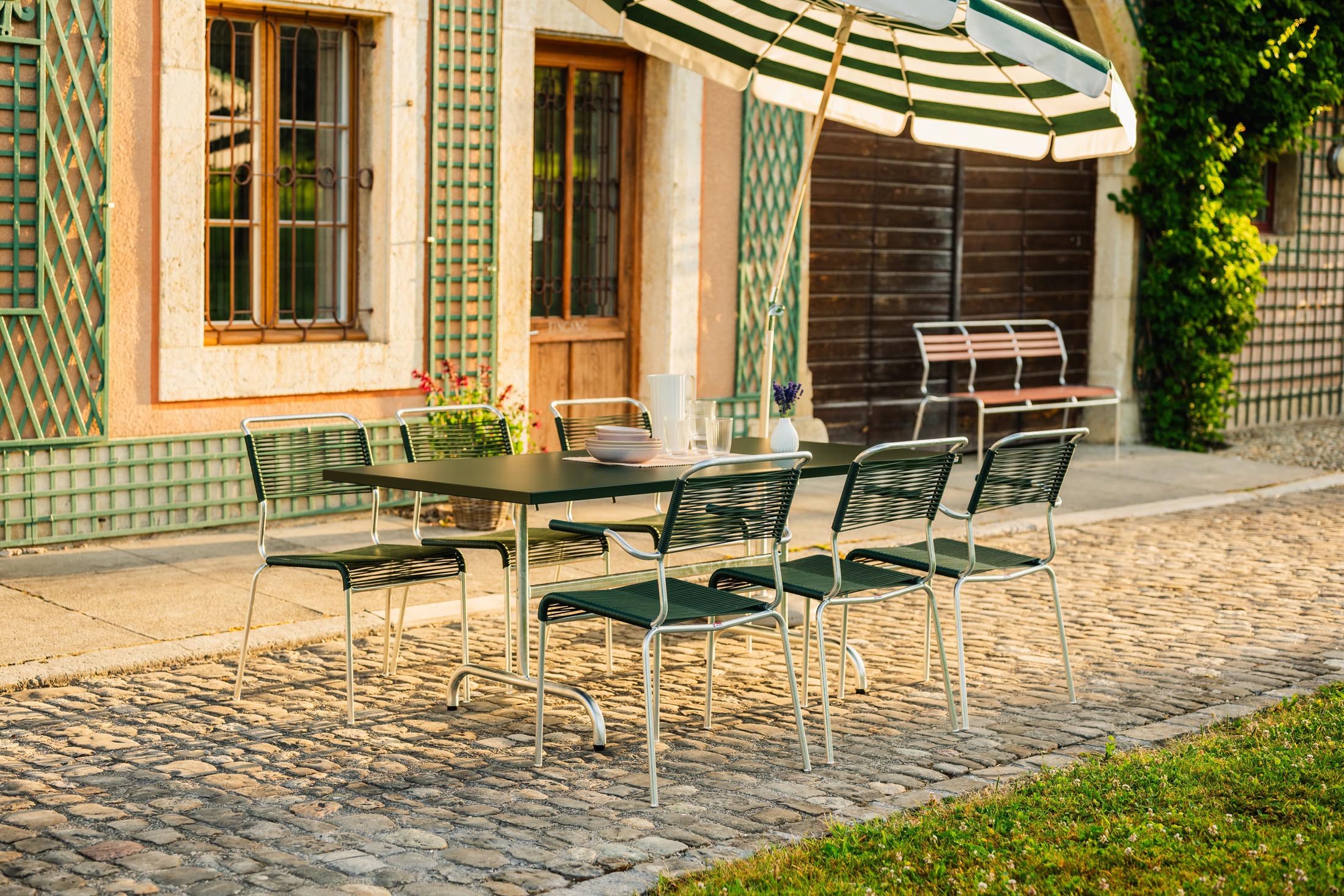 Säntis Metall-Gartentisch 180x80 klappbar in Tannengrün präsentiert im Onlineshop von KAQTU Design AG. Gartentisch ist von Schaffner