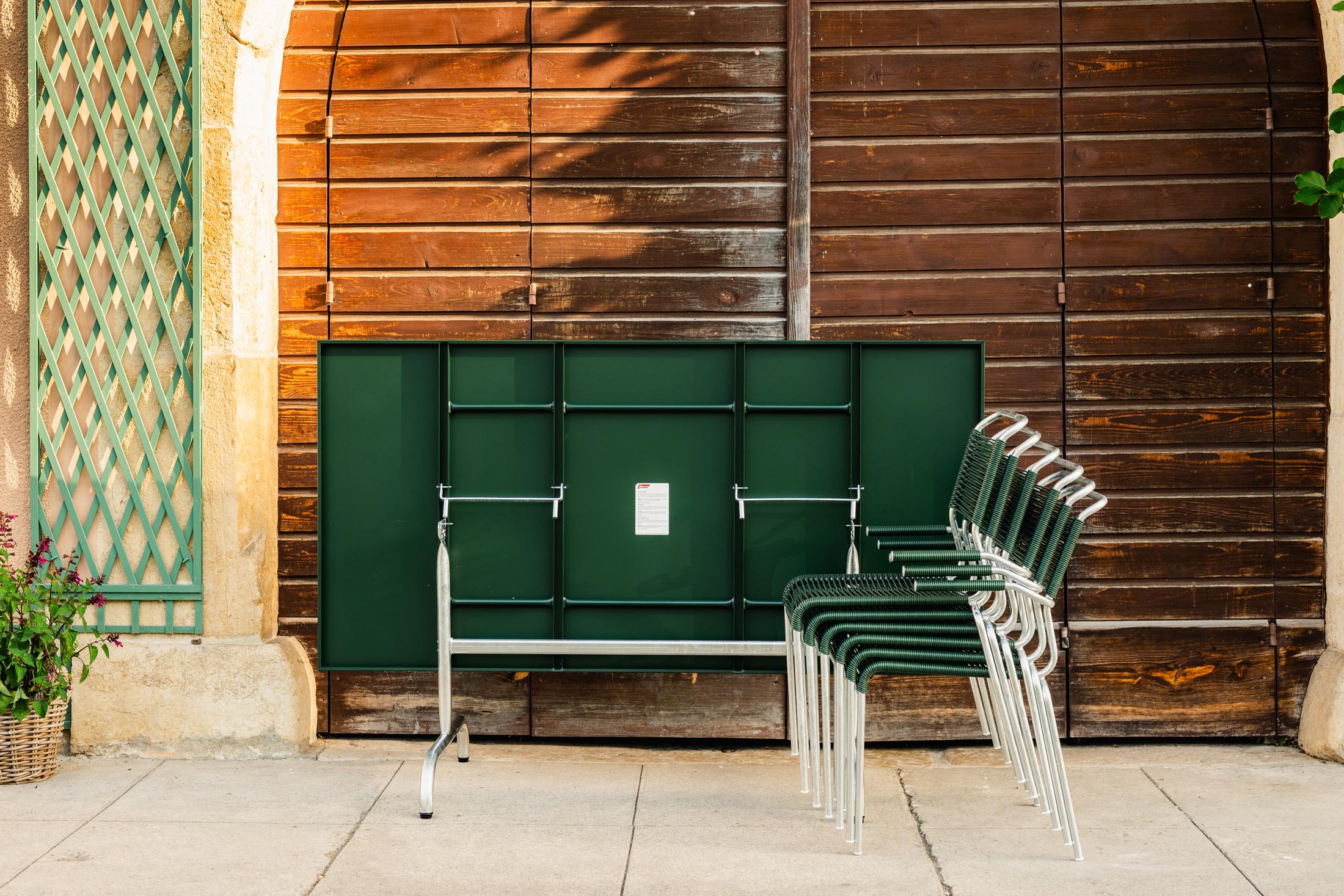 Säntis Metall-Gartentisch 180x80 klappbar in Tannengrün präsentiert im Onlineshop von KAQTU Design AG. Gartentisch ist von Schaffner