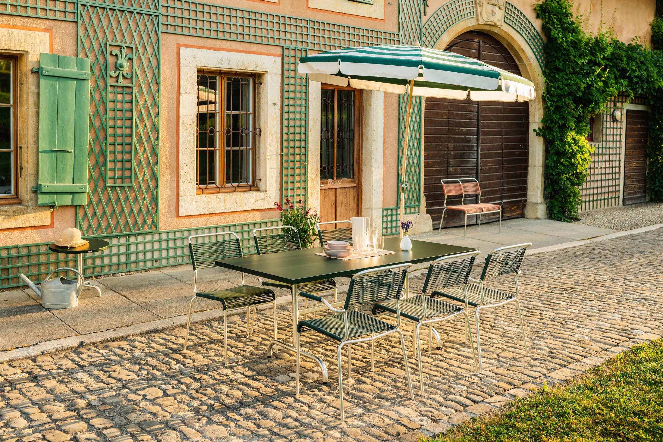 Säntis Metall-Gartentisch 180x80 klappbar in Tannengrün präsentiert im Onlineshop von KAQTU Design AG. Gartentisch ist von Schaffner