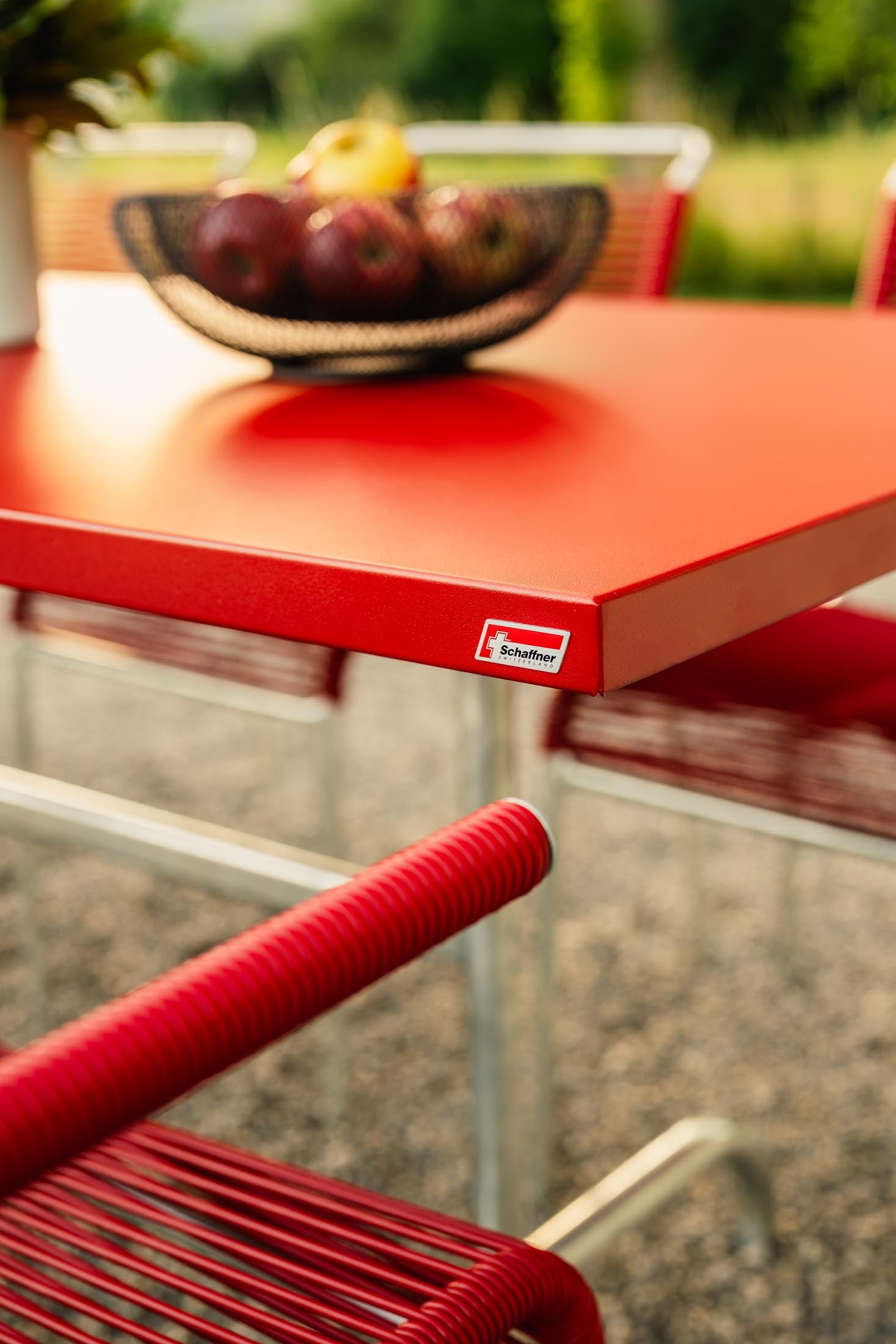 Säntis Metall-Gartentisch 180x90 klappbar in Rot präsentiert im Onlineshop von KAQTU Design AG. Gartentisch ist von Schaffner