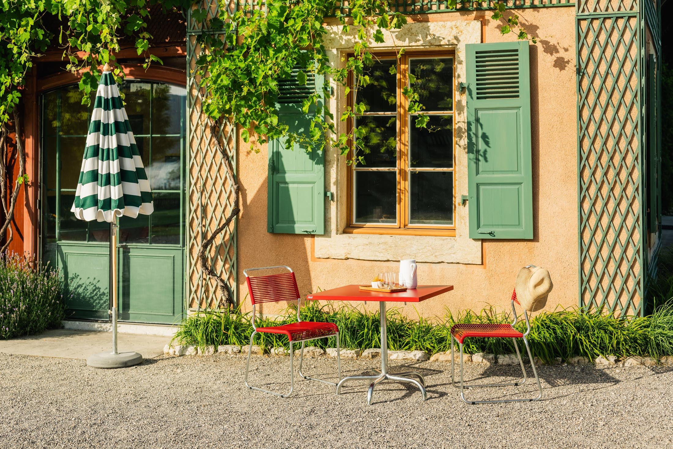 Säntis Metall-Gartentisch 90x90 klappbar in Rot präsentiert im Onlineshop von KAQTU Design AG. Gartentisch ist von Schaffner