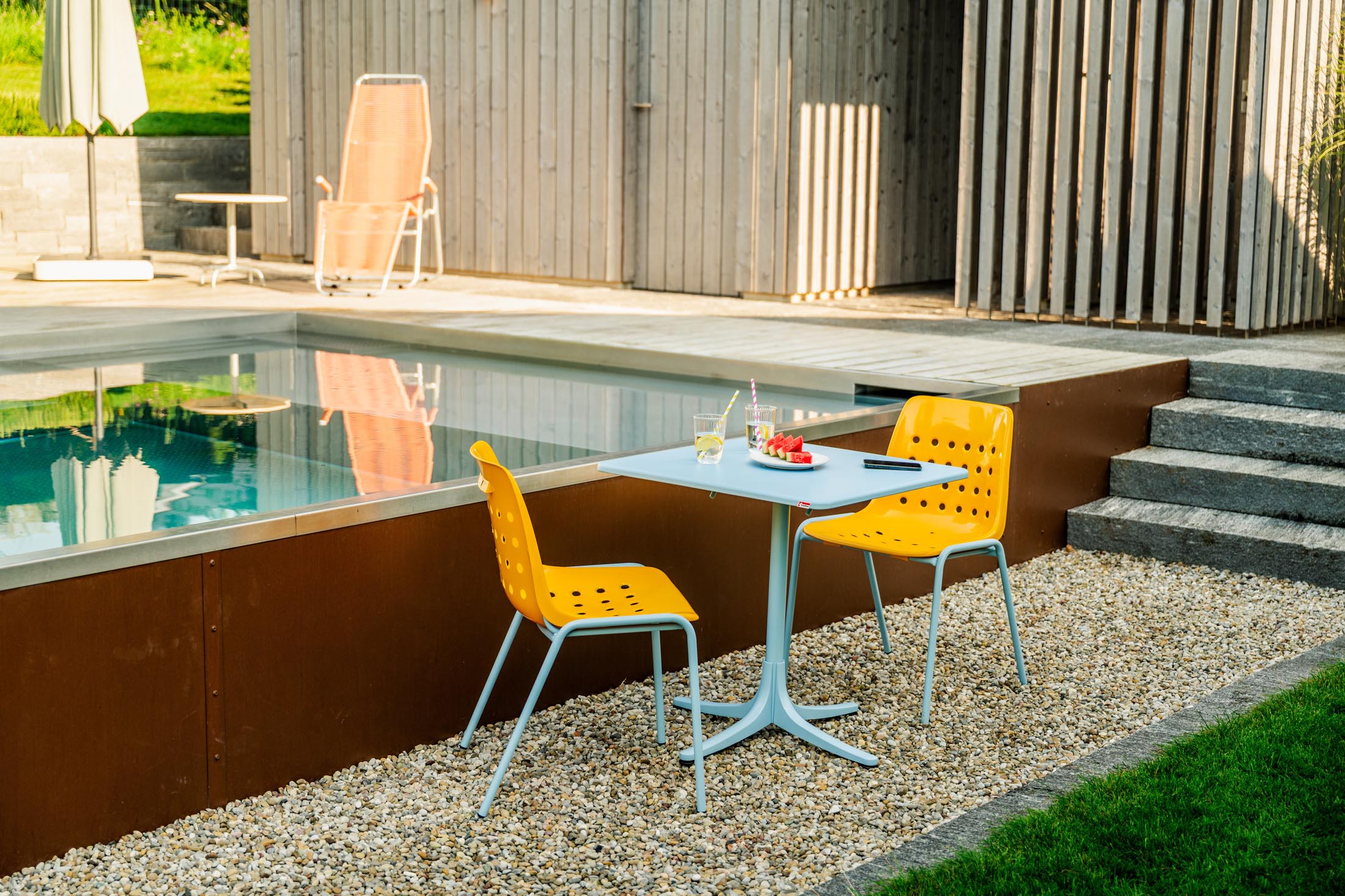 Schaffhausen Glasfaser-Gartentisch 70x70 klappbar in Graphit präsentiert im Onlineshop von KAQTU Design AG. Gartentisch ist von Schaffner
