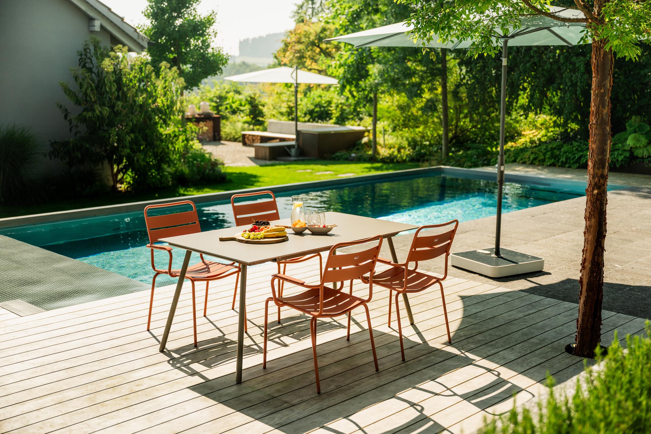 Schaffner Locarno Glasfaser-Gartentisch 160x90 cm – wetterfest, langlebig, pflegeleicht, modernes Design, in vielen Farben, made in Switzerland für Garten & Terrasse.