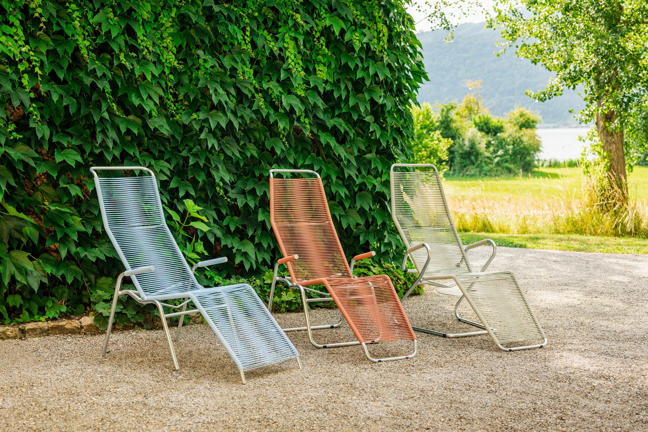 Liege Brissago Spaghetti in Pastellterracotta präsentiert im Onlineshop von KAQTU Design AG. Liegestuhl ist von Schaffner