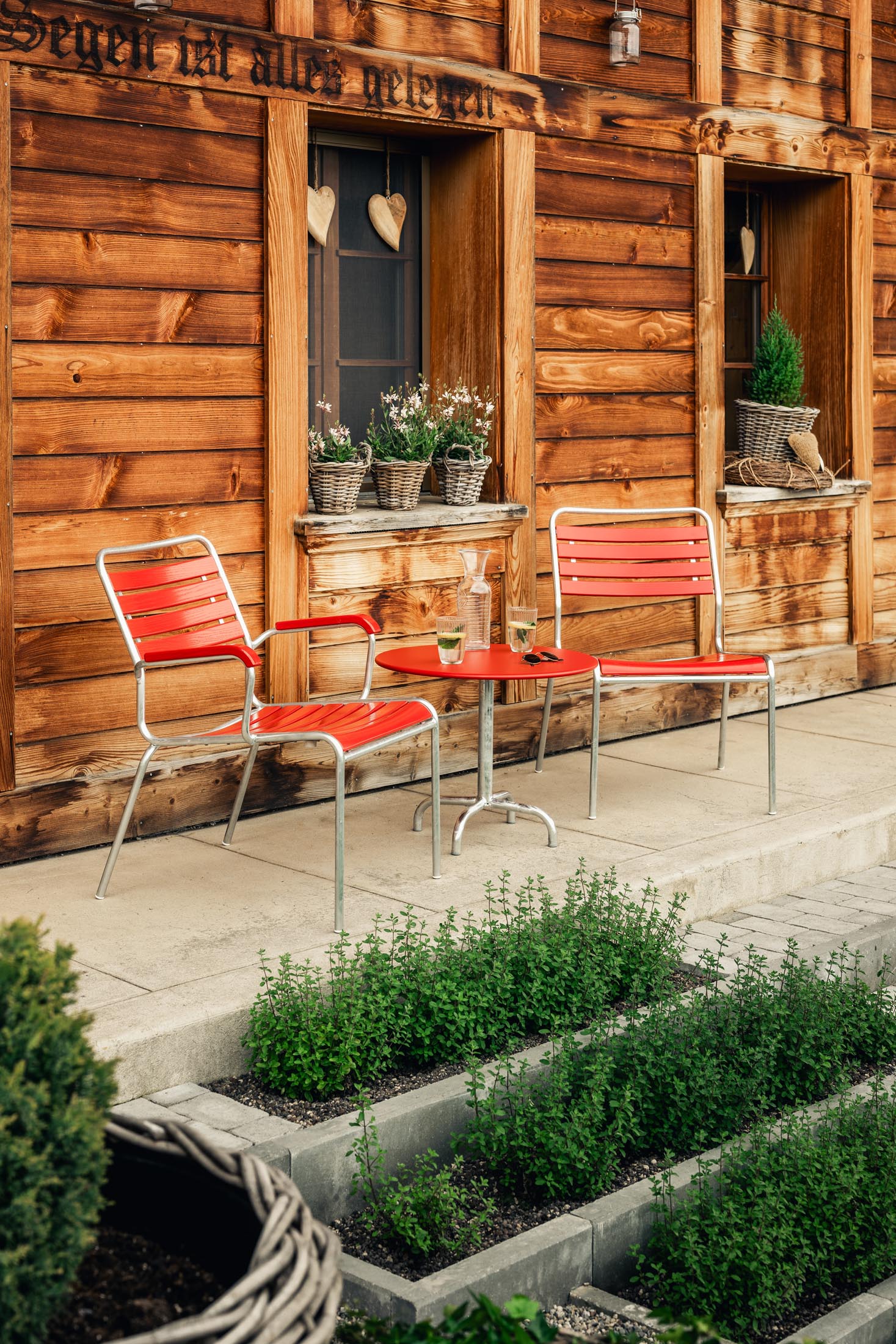 Rigi Holzlatten-Salonsessel ohne Armlehne in Natur geölt präsentiert im Onlineshop von KAQTU Design AG. Outdoor-Sessel ist von Schaffner