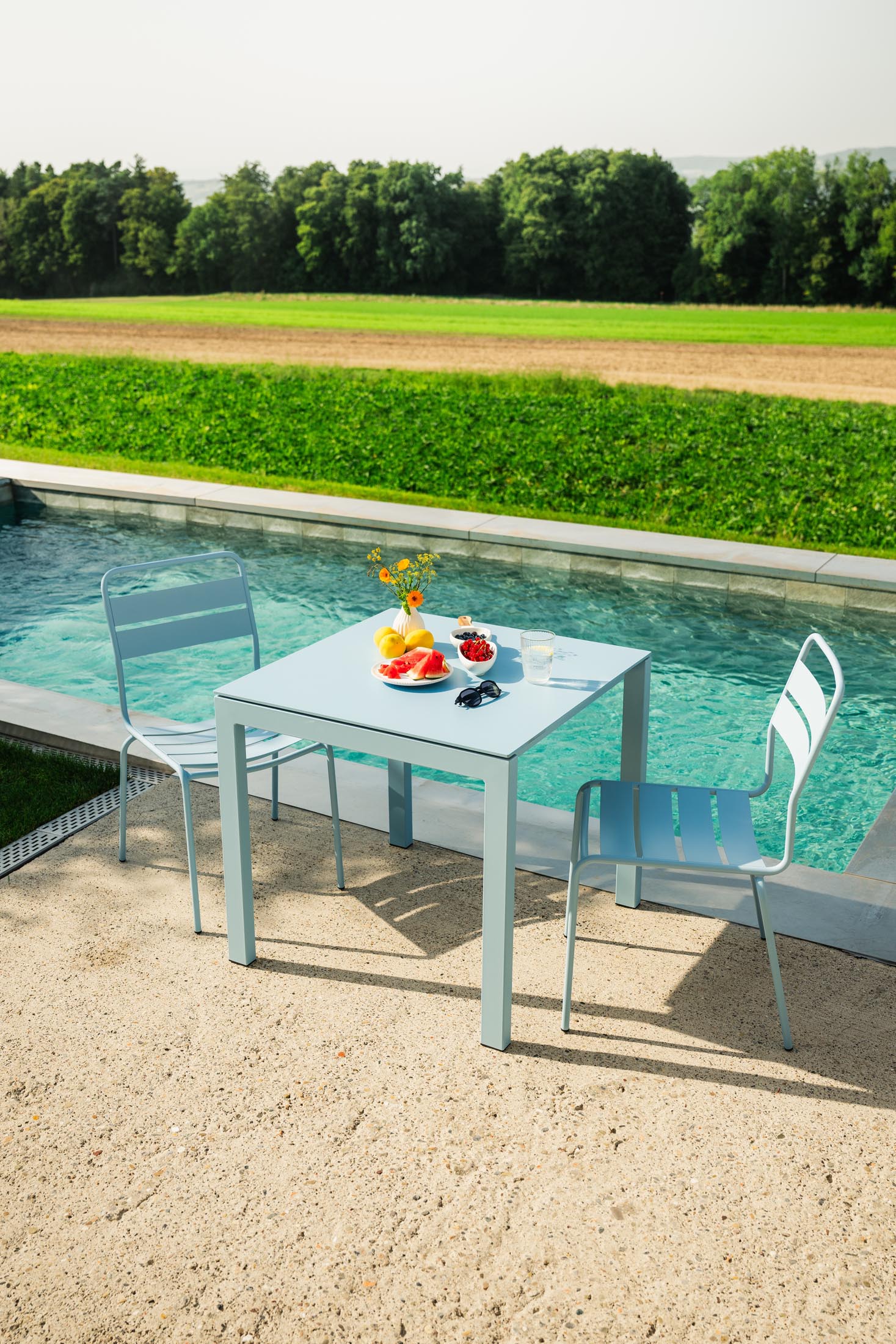 Glarus Ganzmetall-Gartenstuhl ohne Armlehne, wetterfest, UV-beständig, langlebig, Schweizer Qualität, pflegeleicht, vielseitig für Garten, Terrasse & Gastronomie.