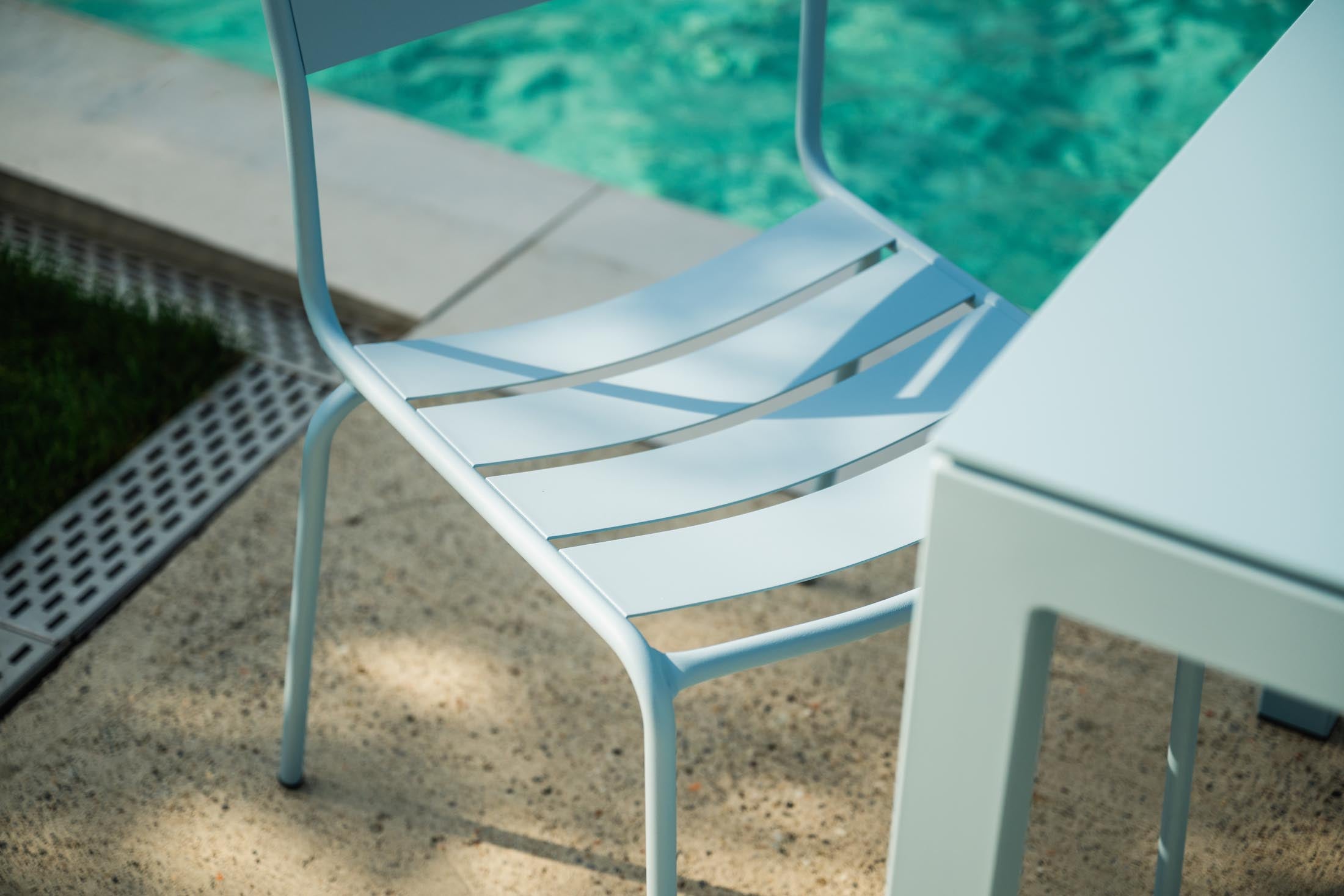 Glarus Ganzmetall-Gartenstuhl ohne Armlehne, wetterfest, UV-beständig, langlebig, Schweizer Qualität, pflegeleicht, vielseitig für Garten, Terrasse & Gastronomie.