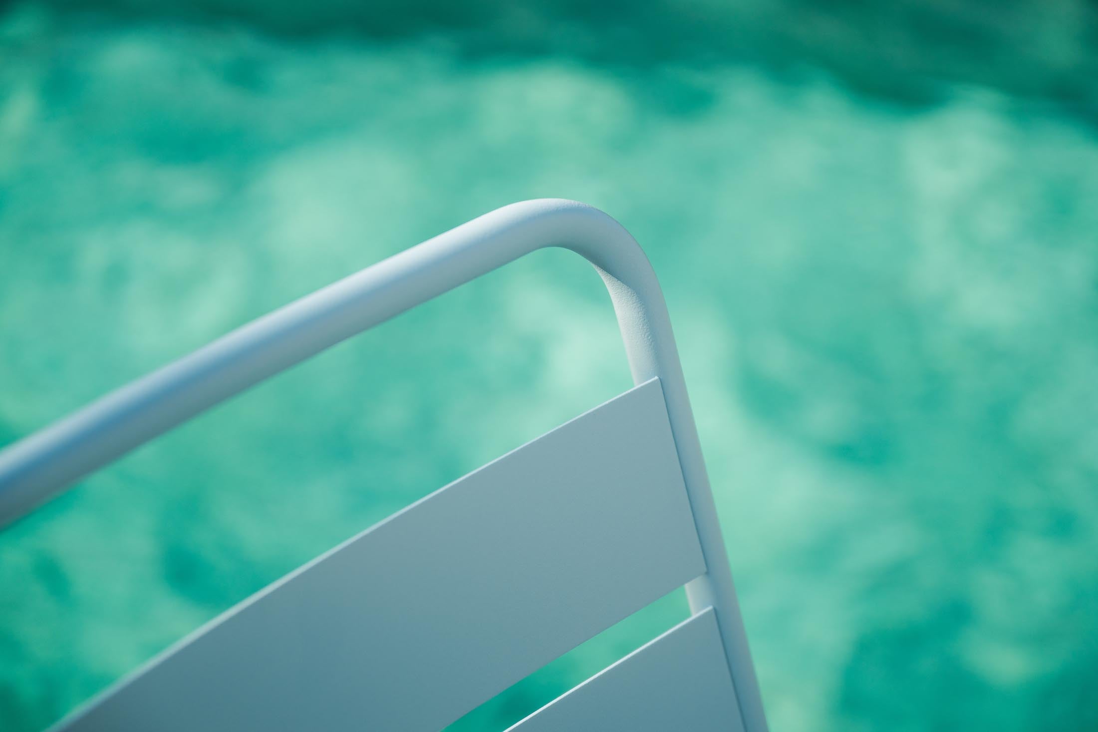 Robuster Glarus Metall-Gartenstuhl ohne Armlehne, wetterfest, UV-beständig, langlebig, Schweizer Qualität, pflegeleicht, perfekt für Garten, Terrasse & Gastronomie.