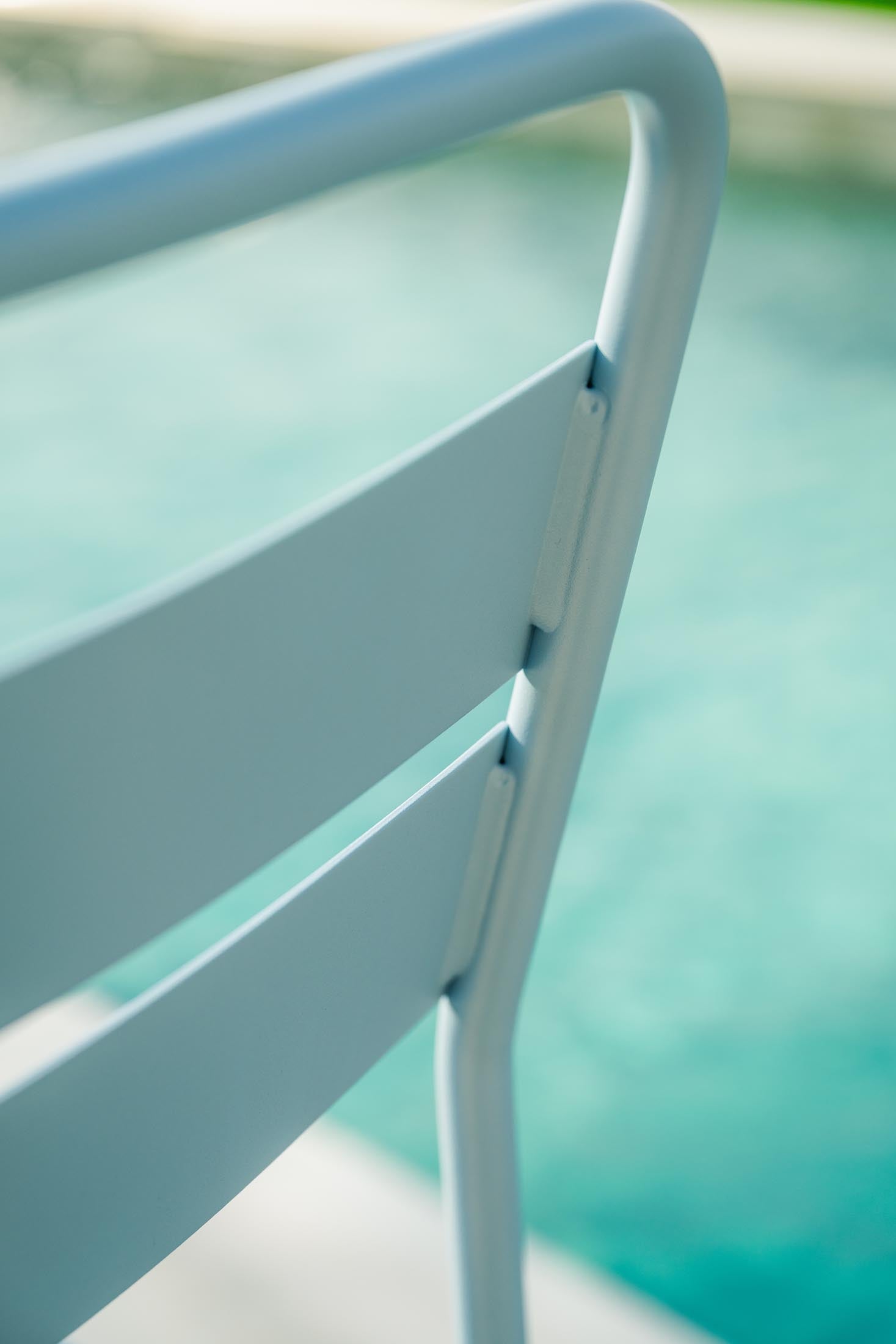 Robuster Glarus Metall-Gartenstuhl ohne Armlehne, wetterfest, UV-beständig, langlebig, Schweizer Qualität, pflegeleicht, vielseitig für Garten & Gastronomie.