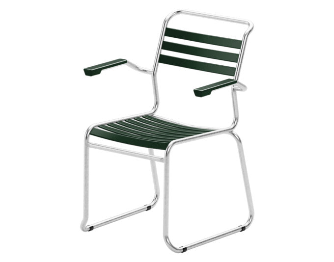 Säntis Lättli-Gartenstuhl mit Armlehne Kufen in Tannengrün präsentiert im Onlineshop von KAQTU Design AG. Gartenstuhl mit Armlehnen ist von Schaffner