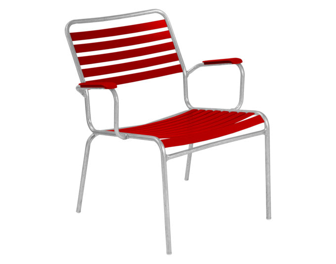Rigi Lättli-Salonsessel mit Armlehne in Rot präsentiert im Onlineshop von KAQTU Design AG. Gartenstuhl mit Armlehnen ist von Schaffner