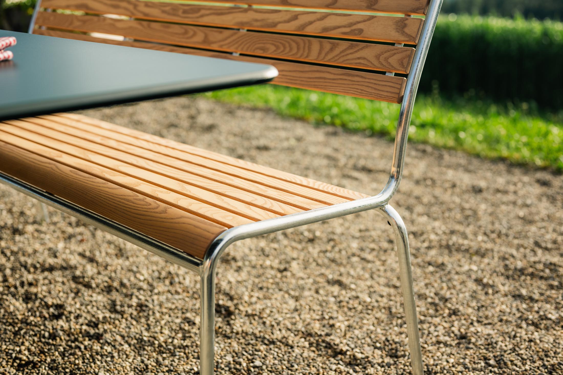 Rigi Holzlatten-3er-Gartenbank ohne Armlehne in Natur geölt präsentiert im Onlineshop von KAQTU Design AG. Gartenbank ist von Schaffner