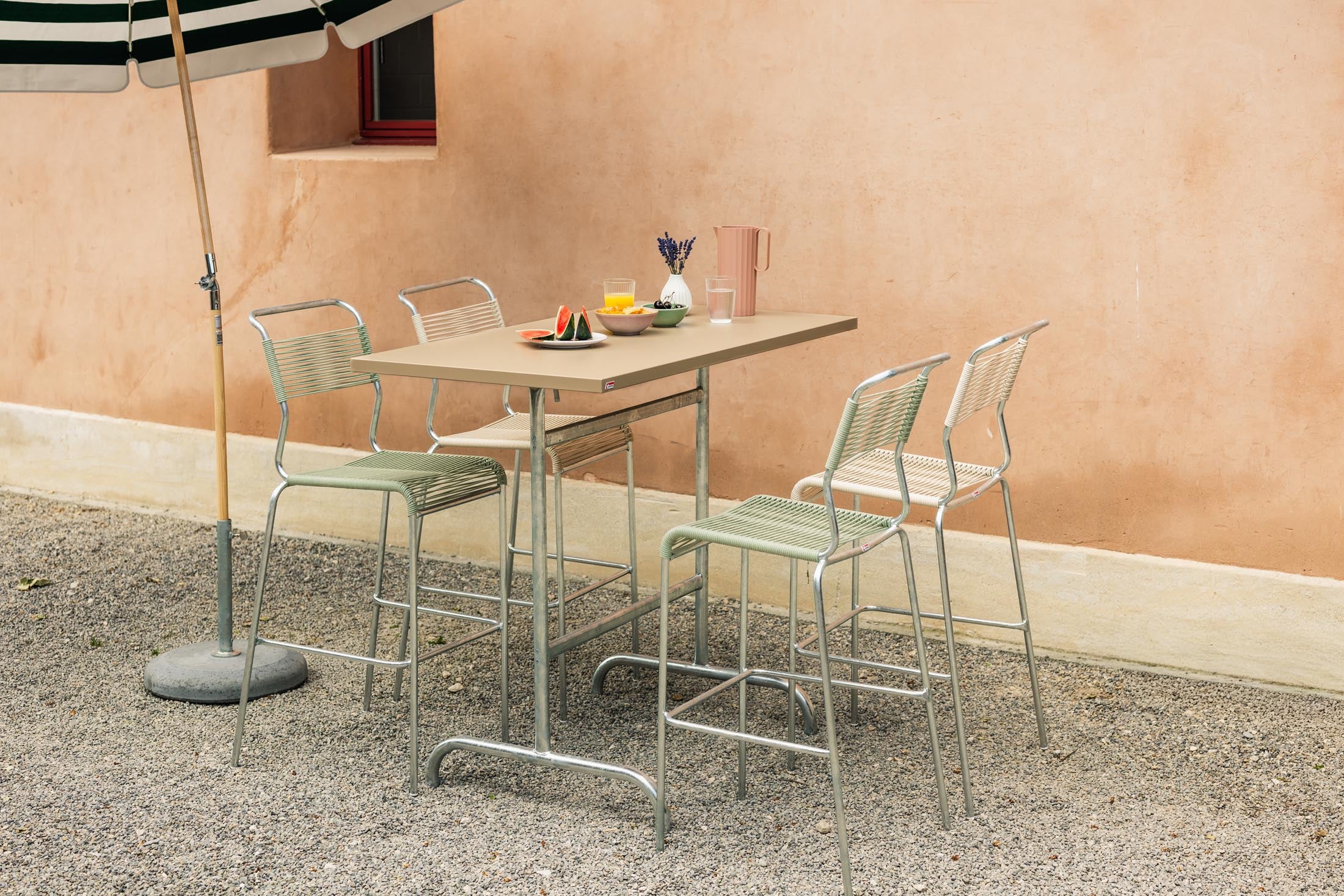 Hochwertiger Säntis Spaghetti-Barstuhl Outdoor ohne Armlehne, wetterfest, recyceltes OceanYarn®, langlebig, UV-beständig, elegantes Design für Garten & Terrasse.