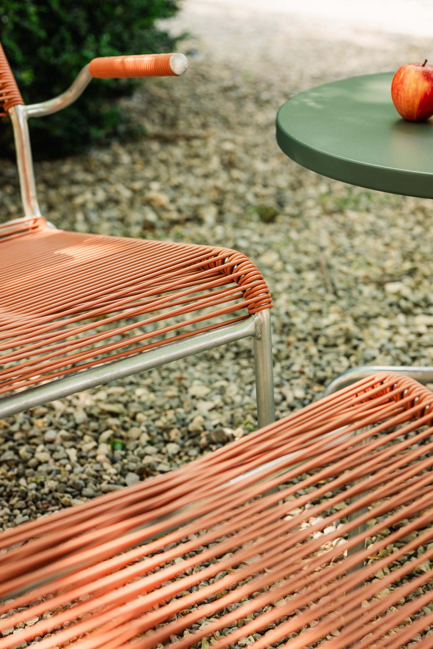 Der Säntis Spaghetti-Fusshocker von Schaffner: wetterfest, langlebig und umweltfreundlich, perfekt für stilvolle Outdoor-Möbel auf Ihrer Terrasse.